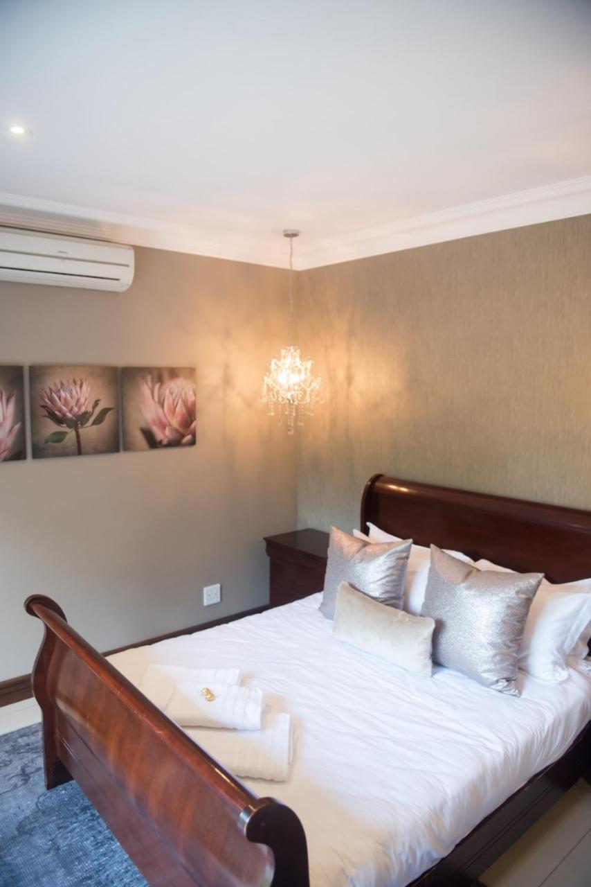 Luxury Queen Room