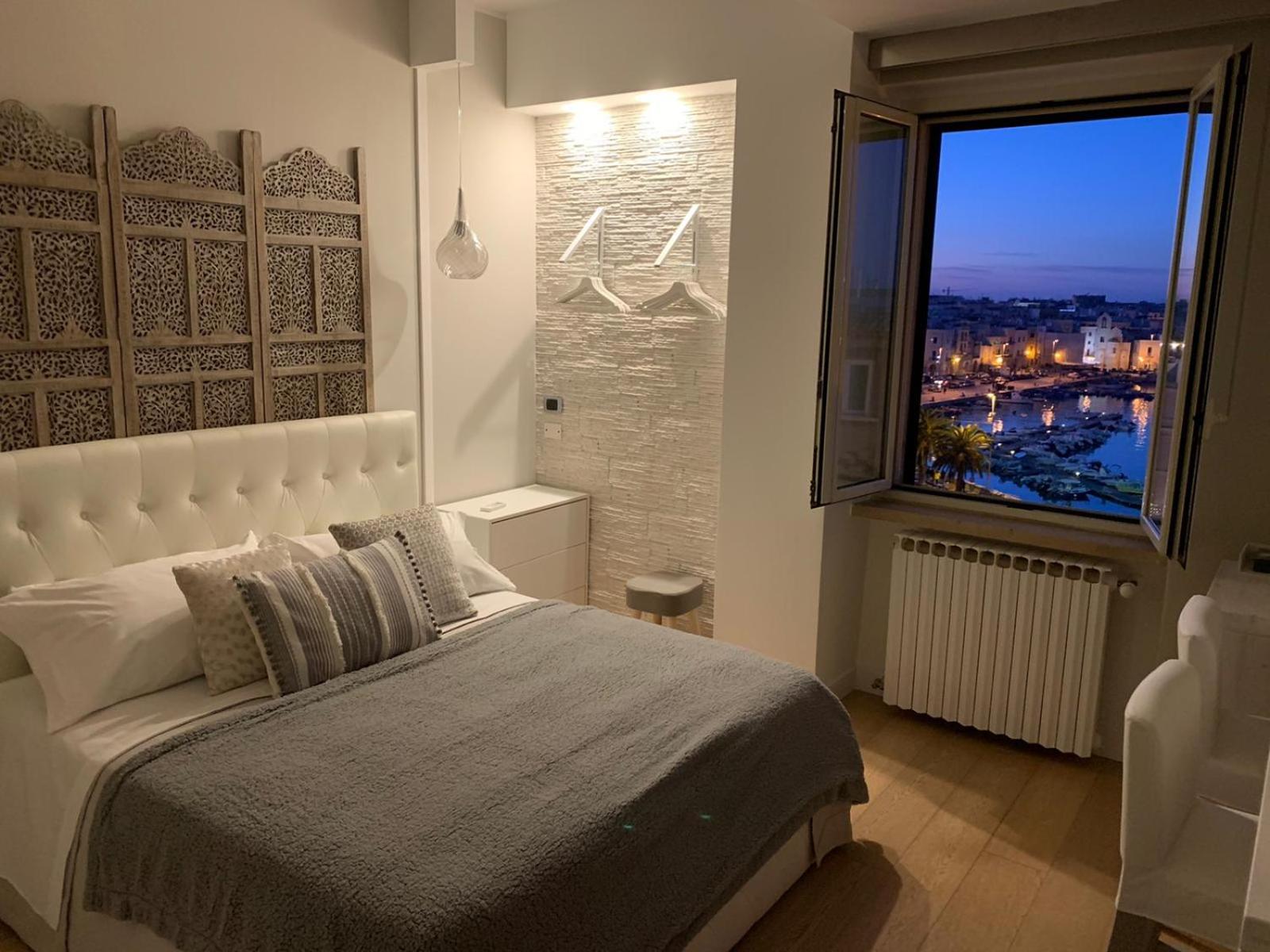 Deluxe Double Room with Window and Sea View - Photo 11
