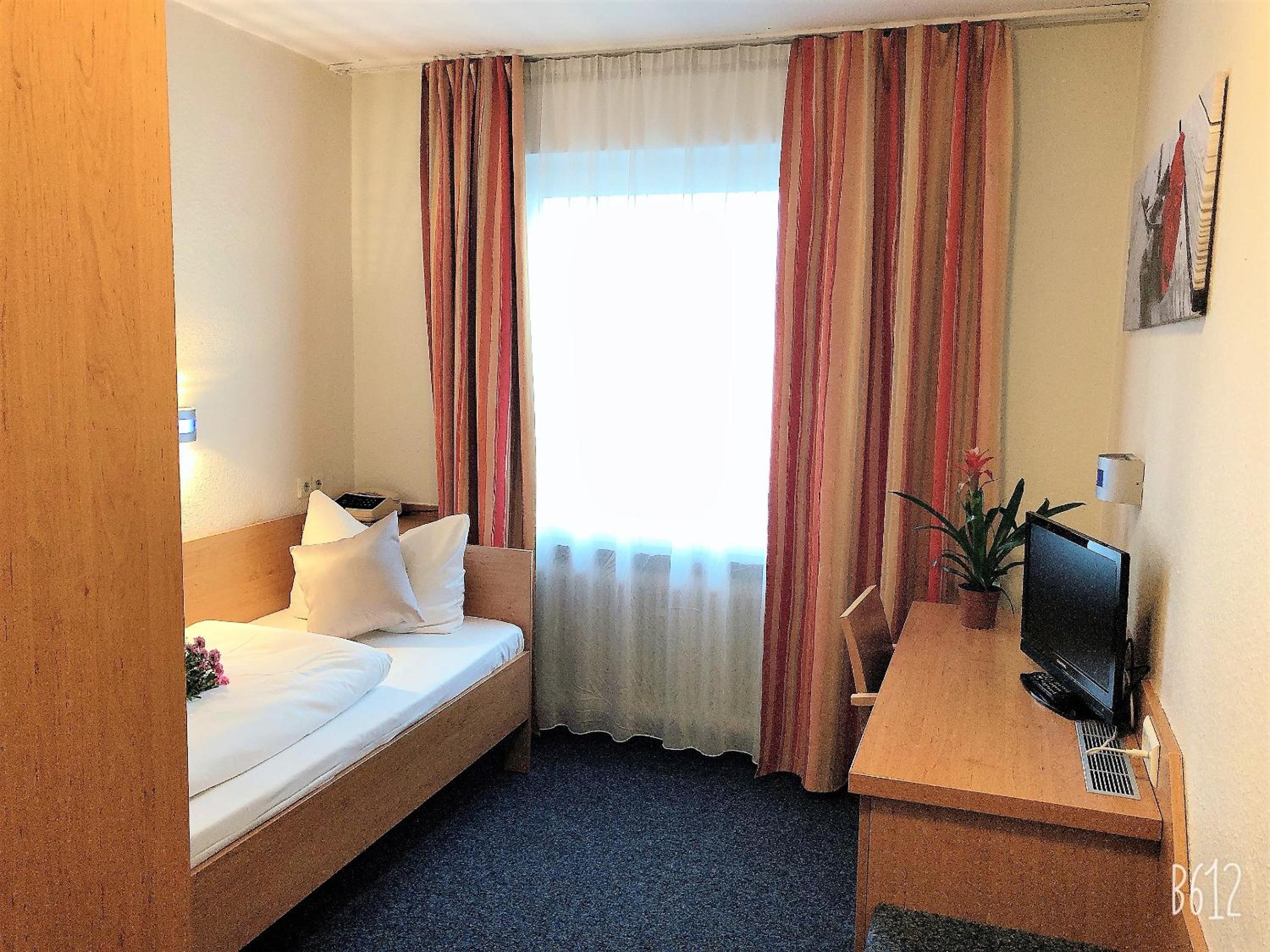 Single Room photo 2