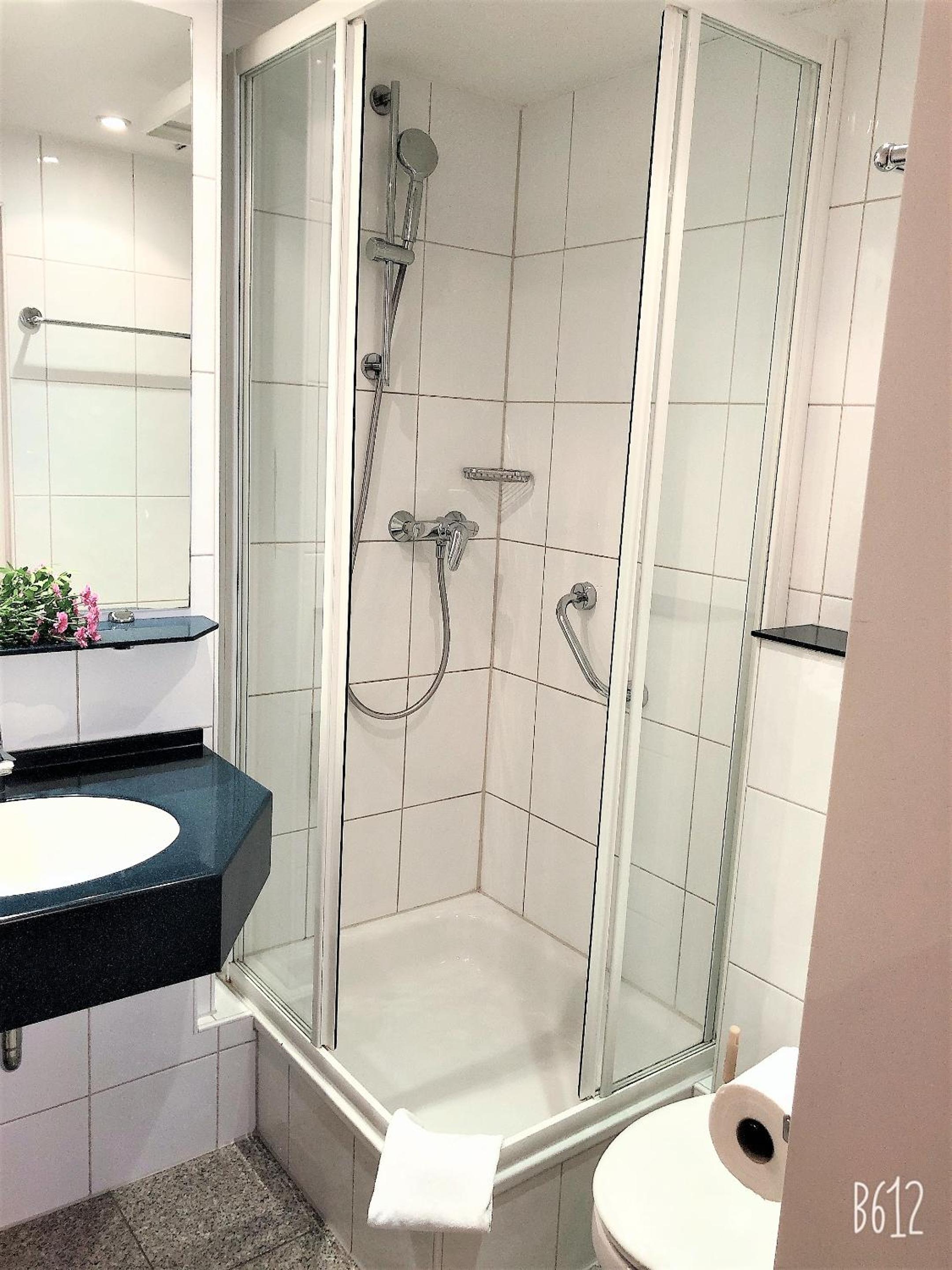 Double Room - Photo 7