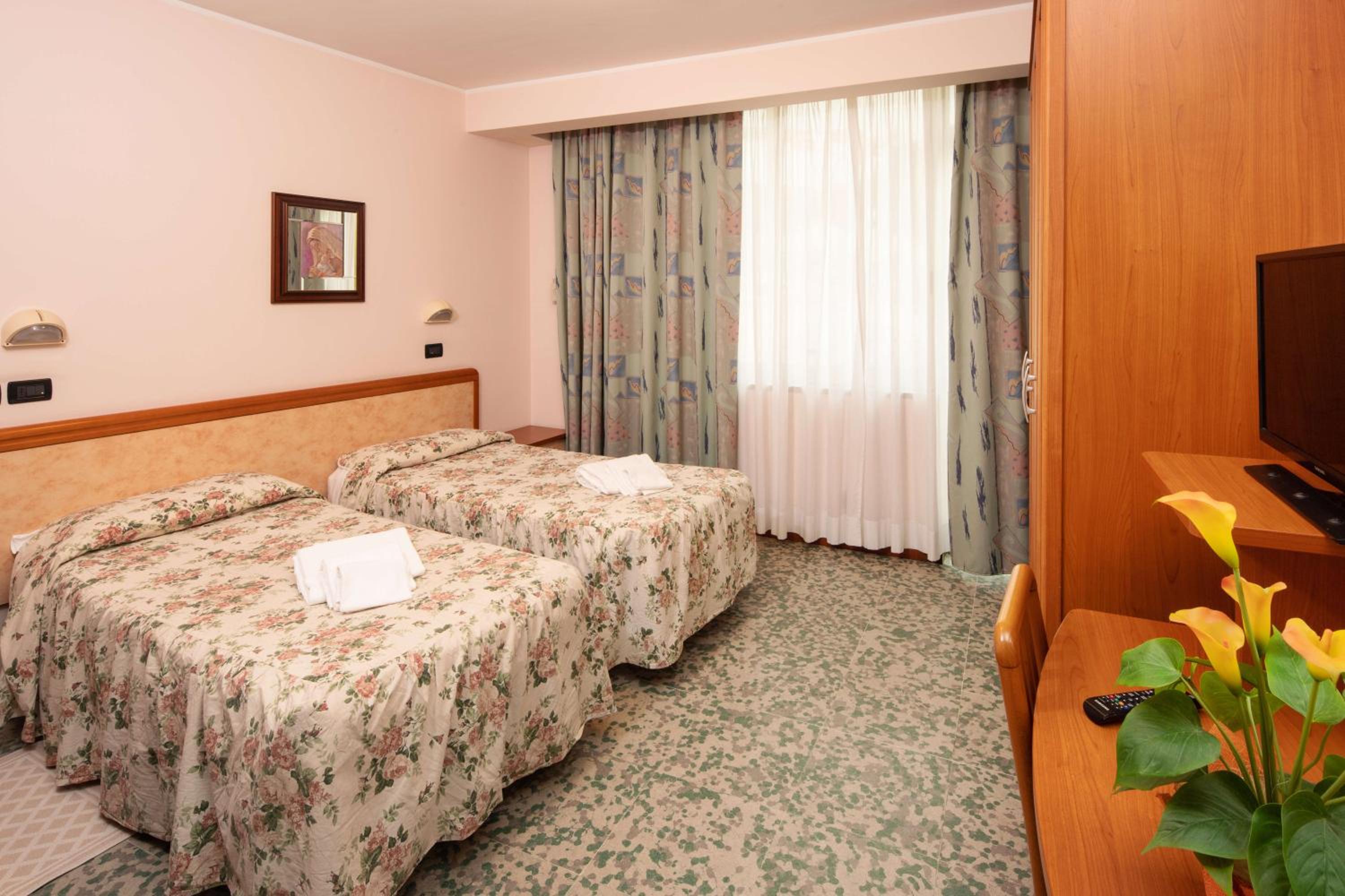 Double or Twin Room photo 3