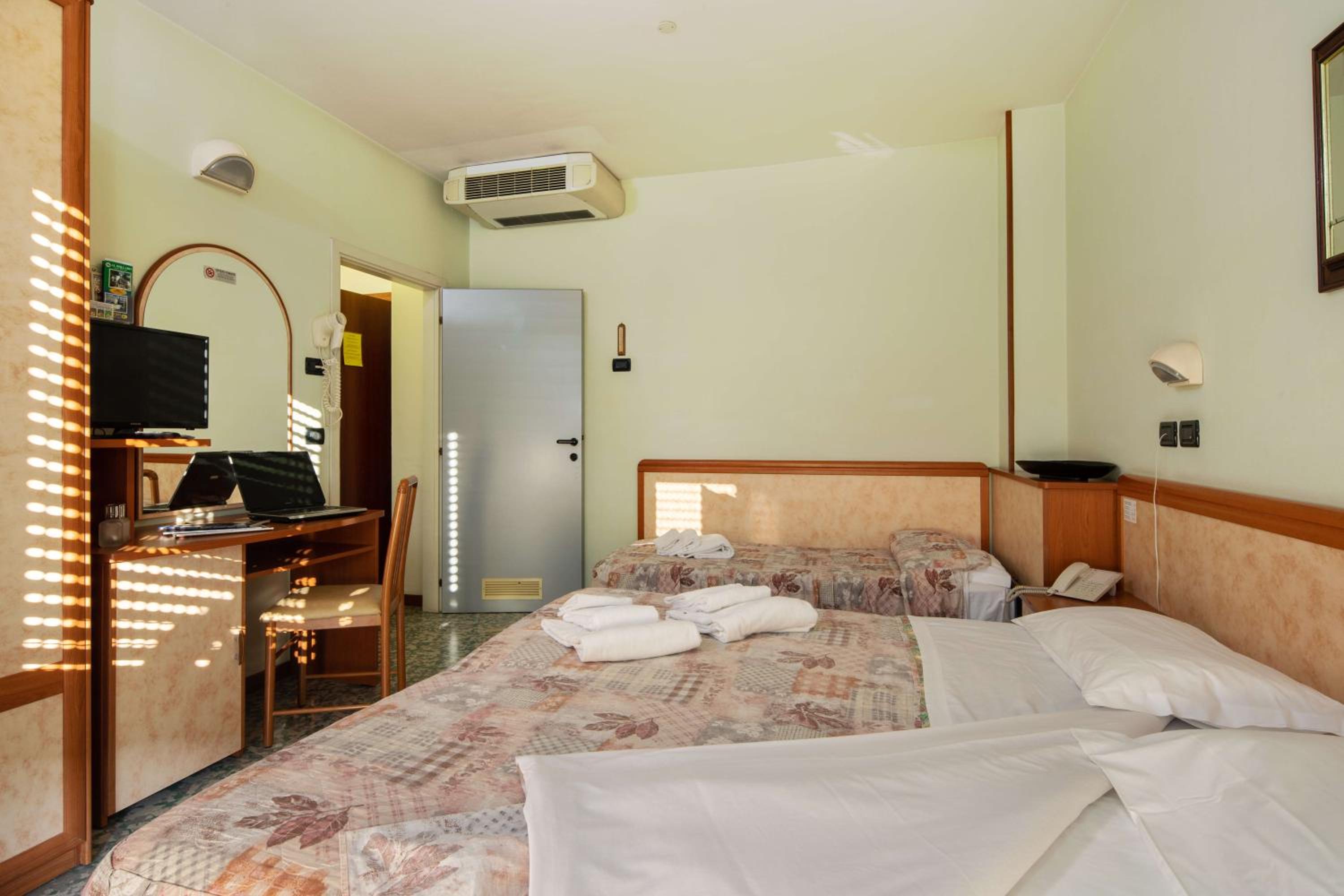 Quadruple Room photo 3