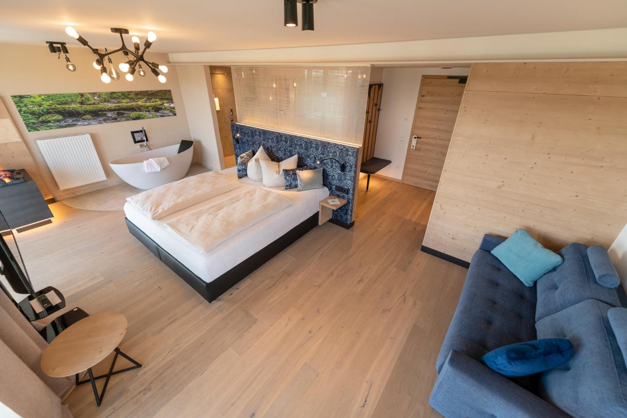 Deluxe Double Room with Balcony photo 1