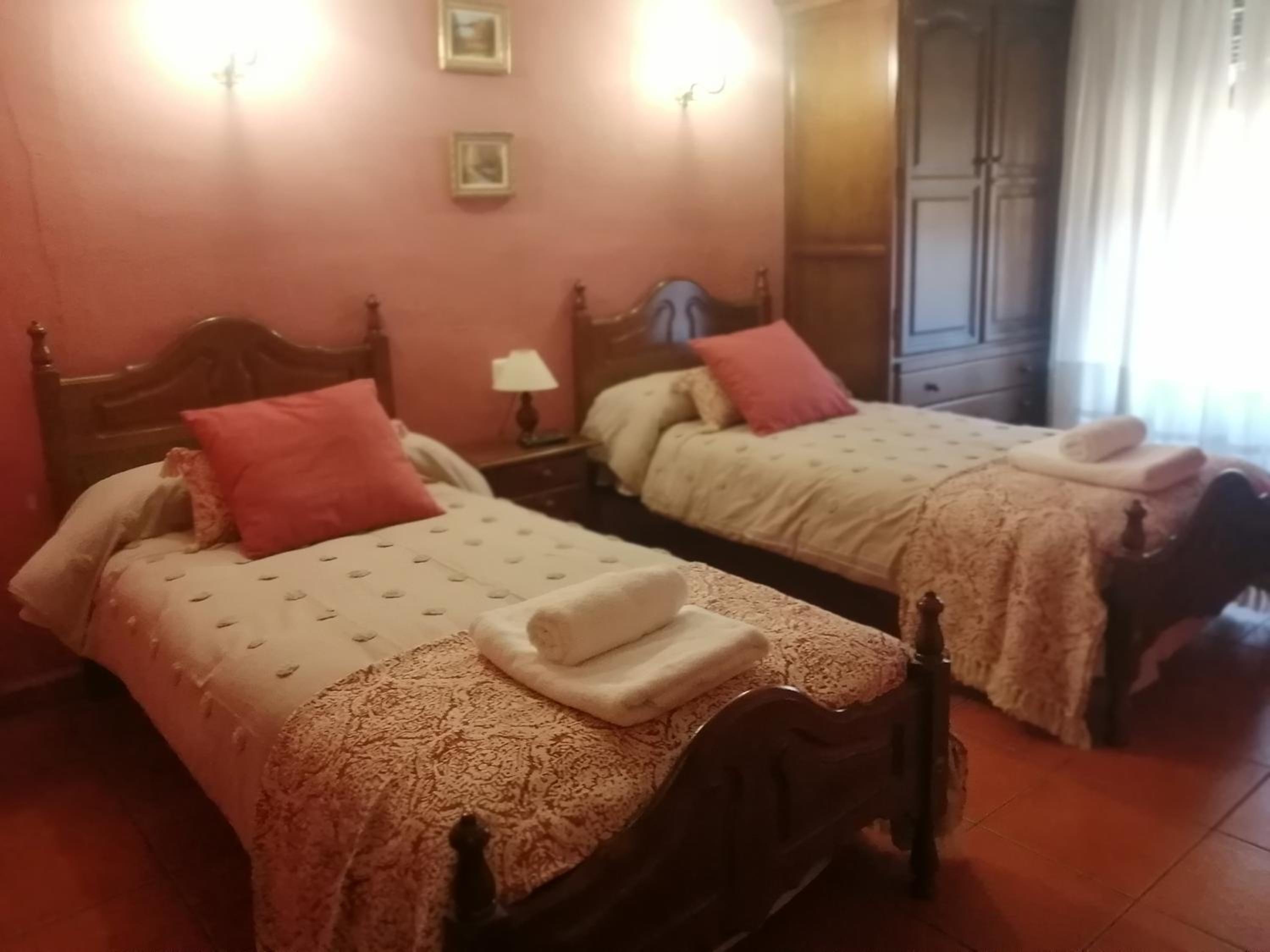 Double Room with Balcony - Photo 3