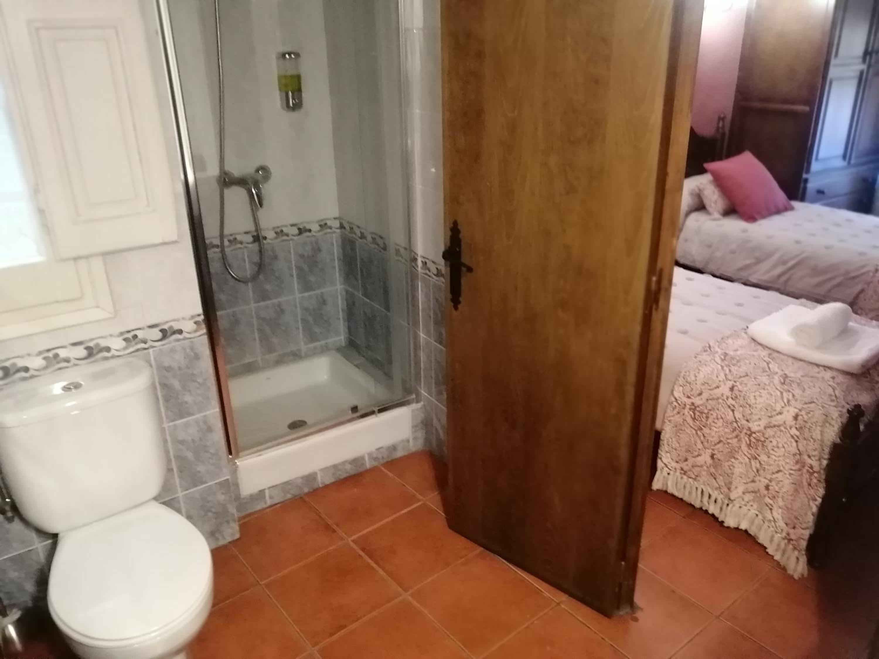 Double Room with Balcony - Photo 2