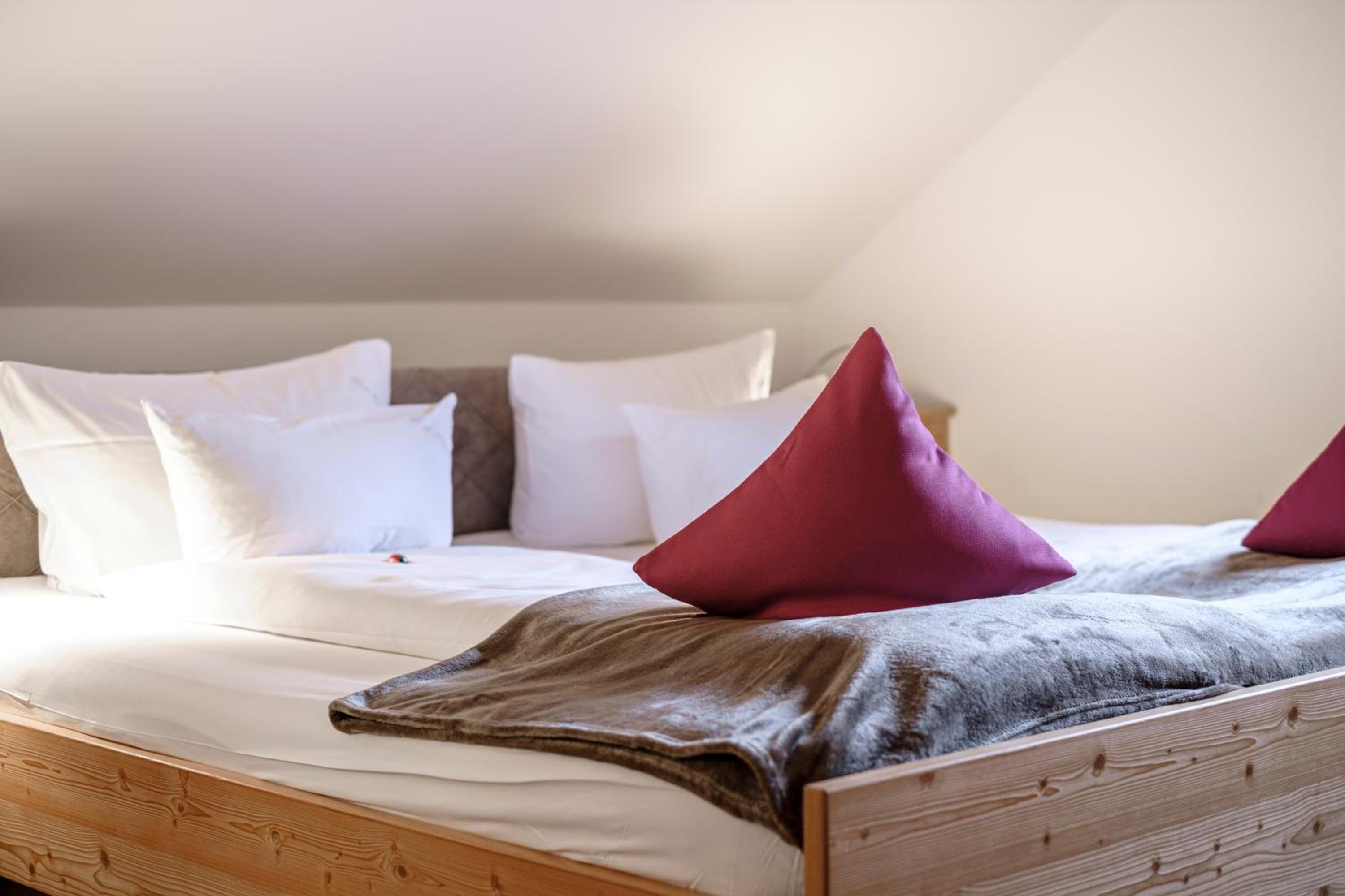 Standard Double Room with Balcony - Photo 3