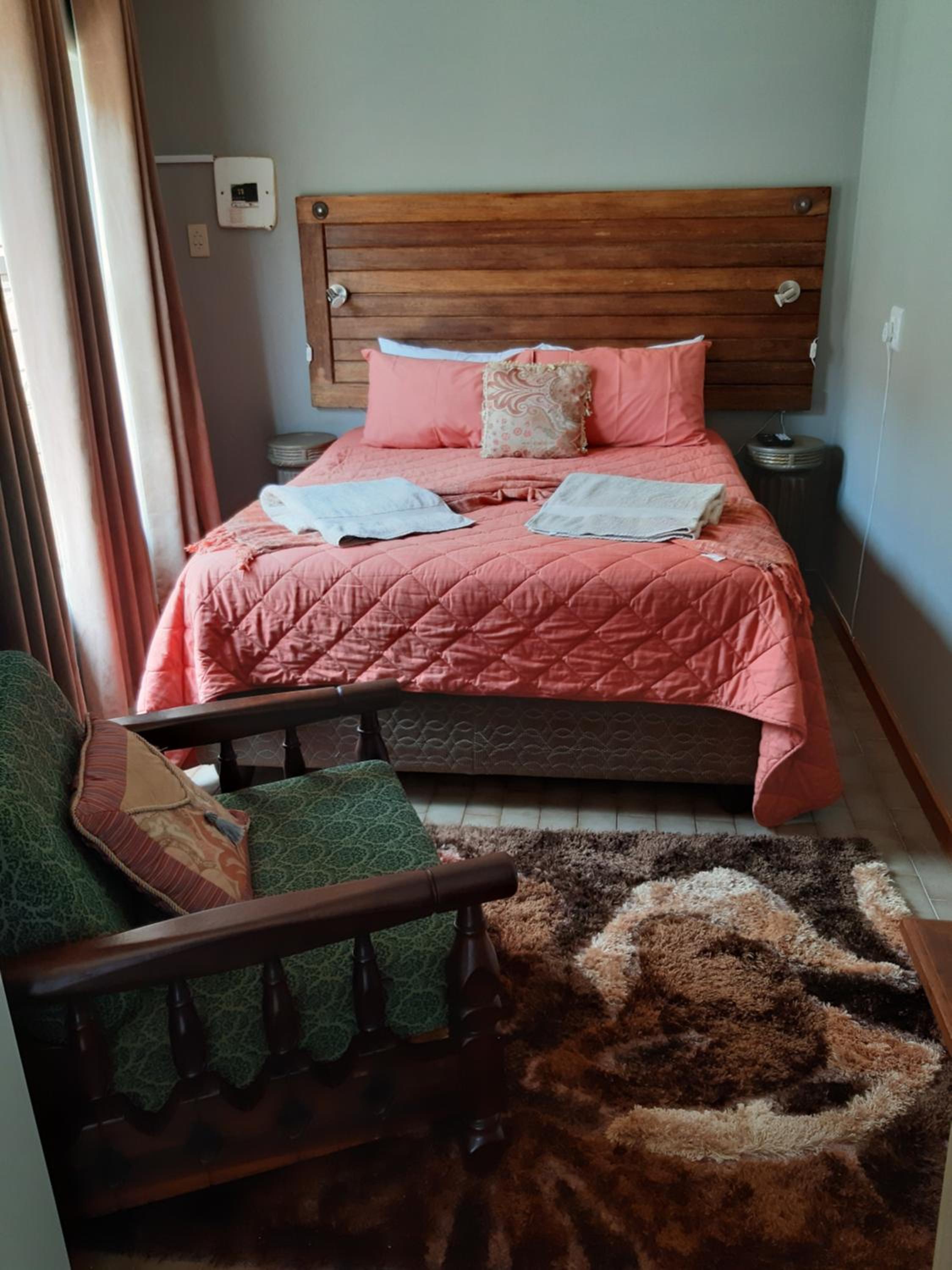 Queen Room with Pool View photo 1