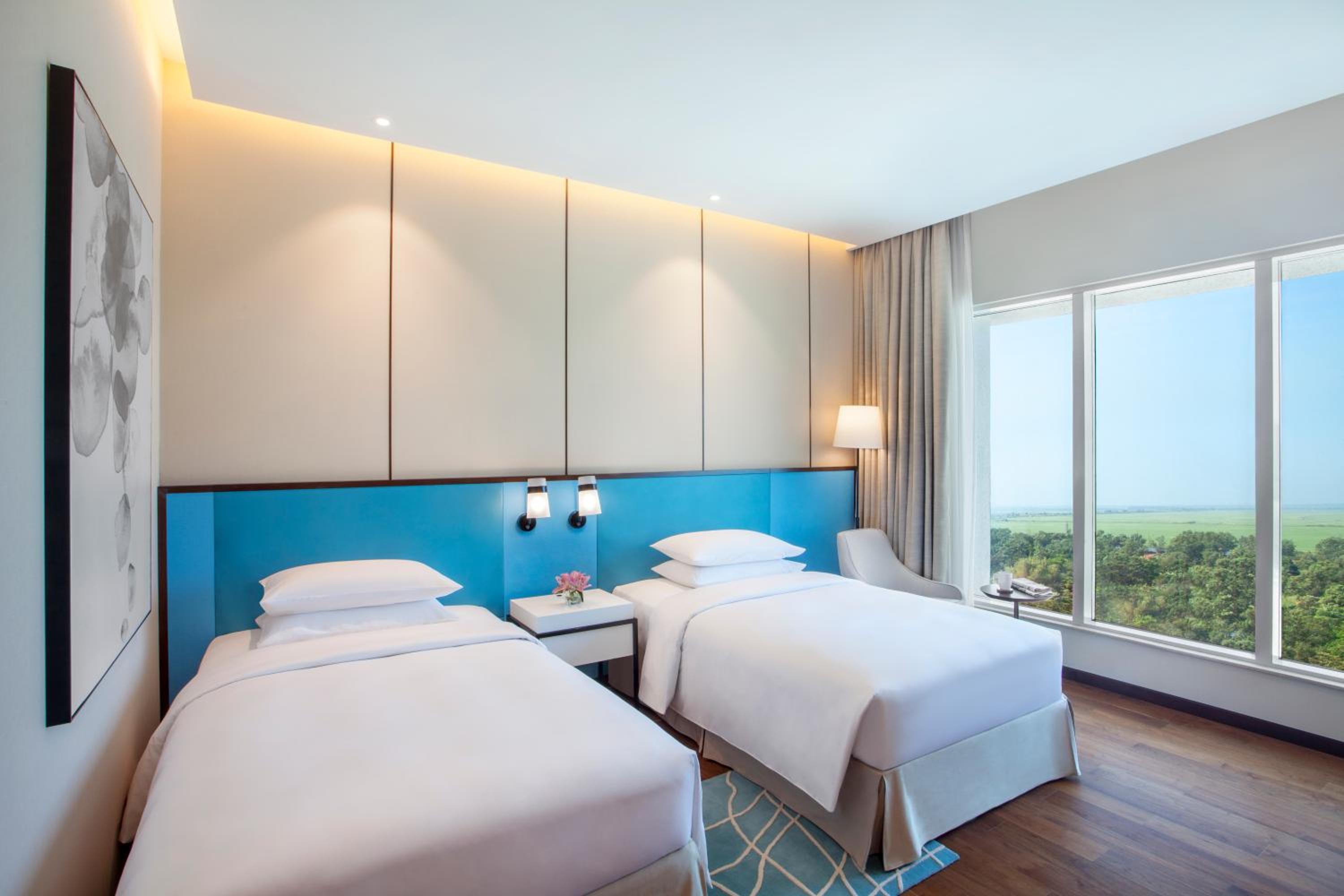 Twin Room with Pool View - Photo 4