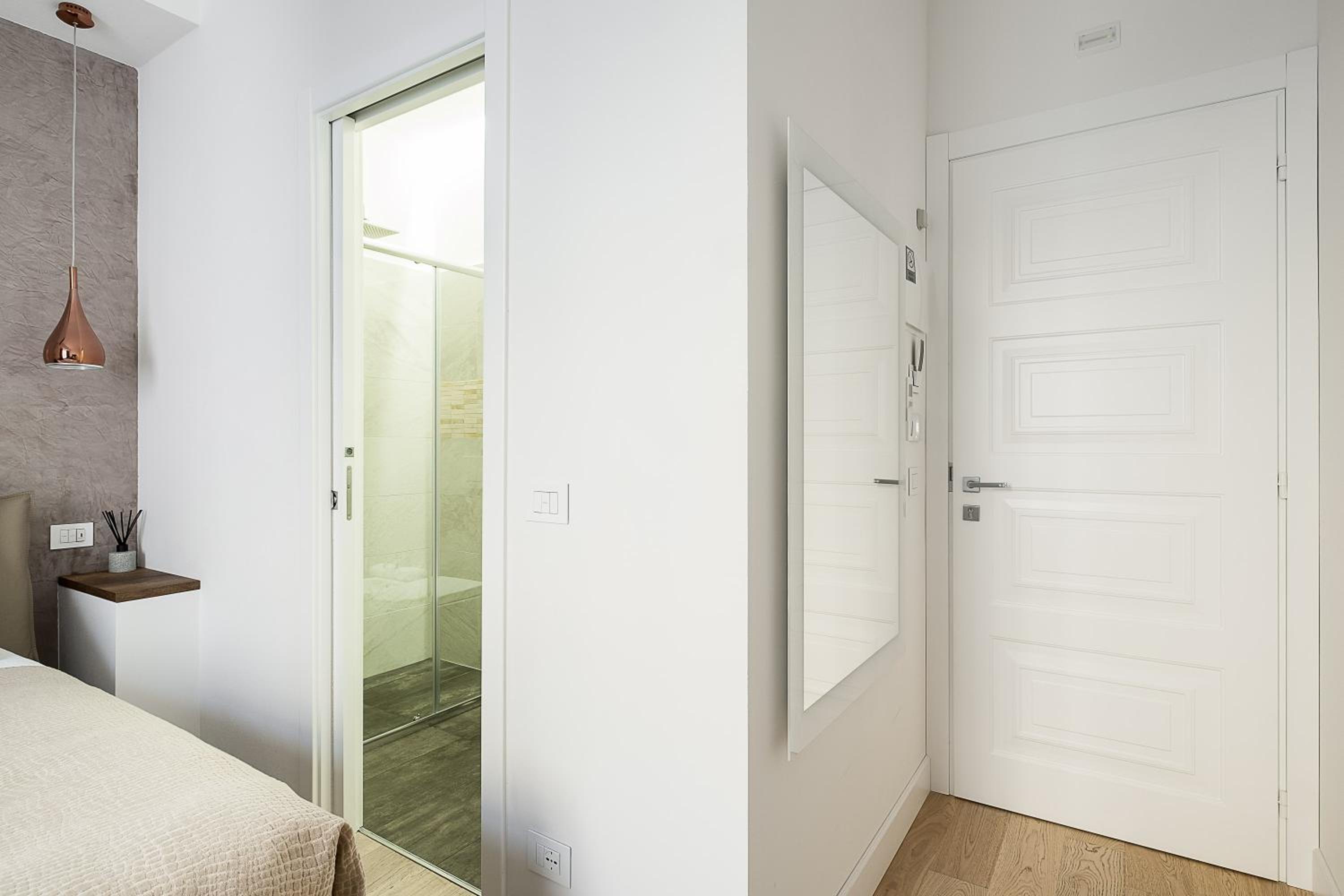 Small Double Room - Photo 8
