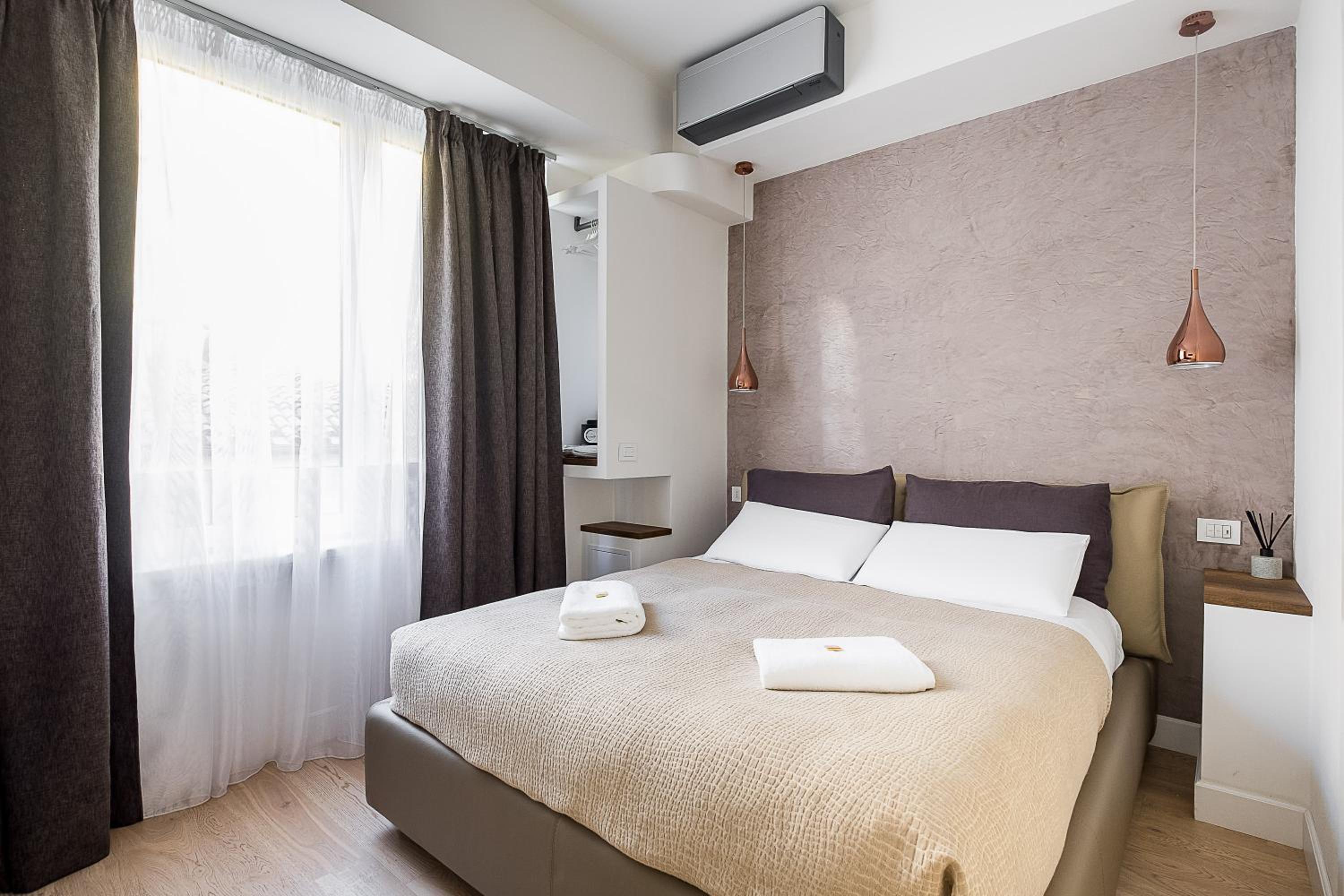 Small Double Room - Photo 1