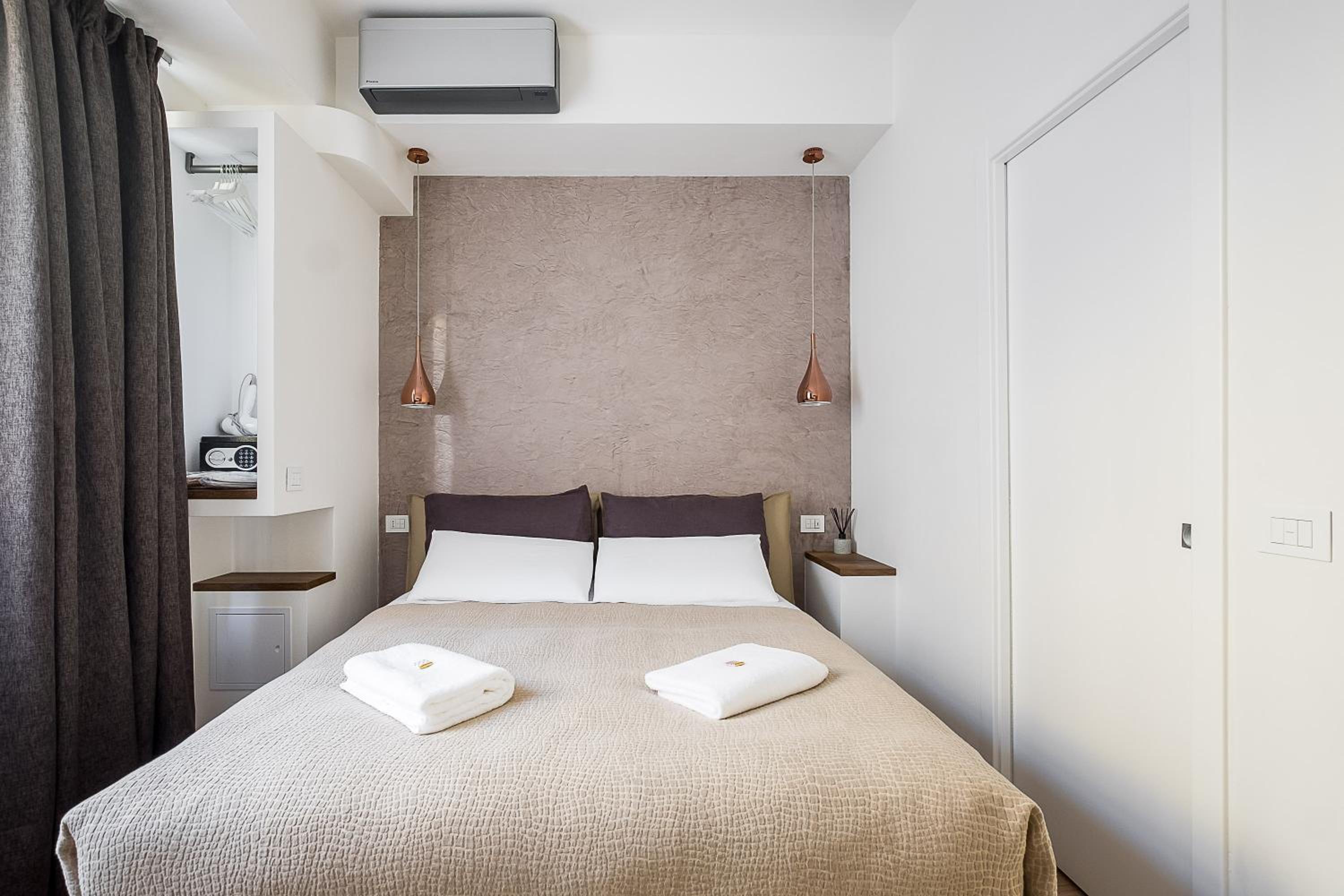 Small Double Room - Photo 14