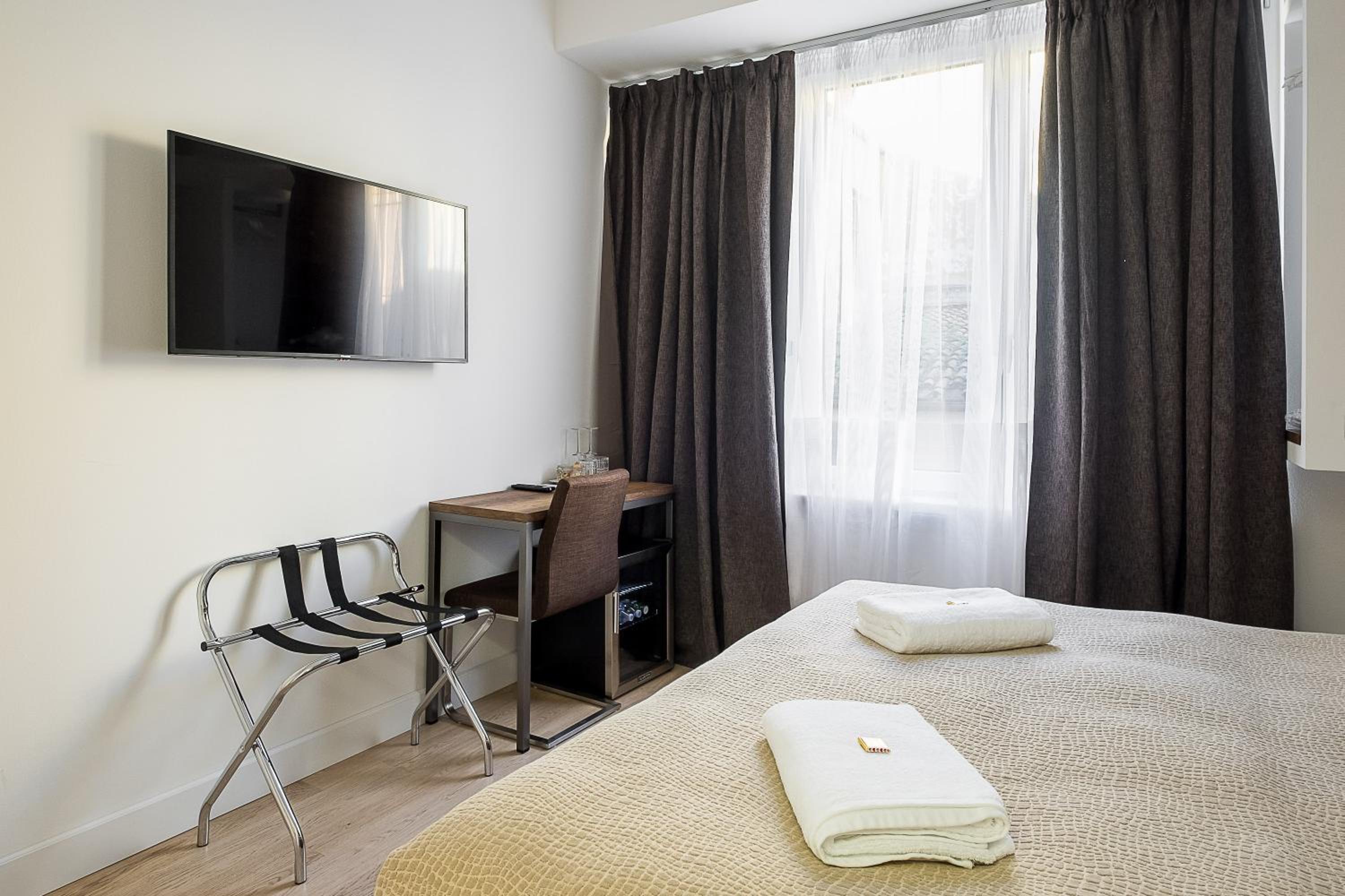 Small Double Room - Photo 11