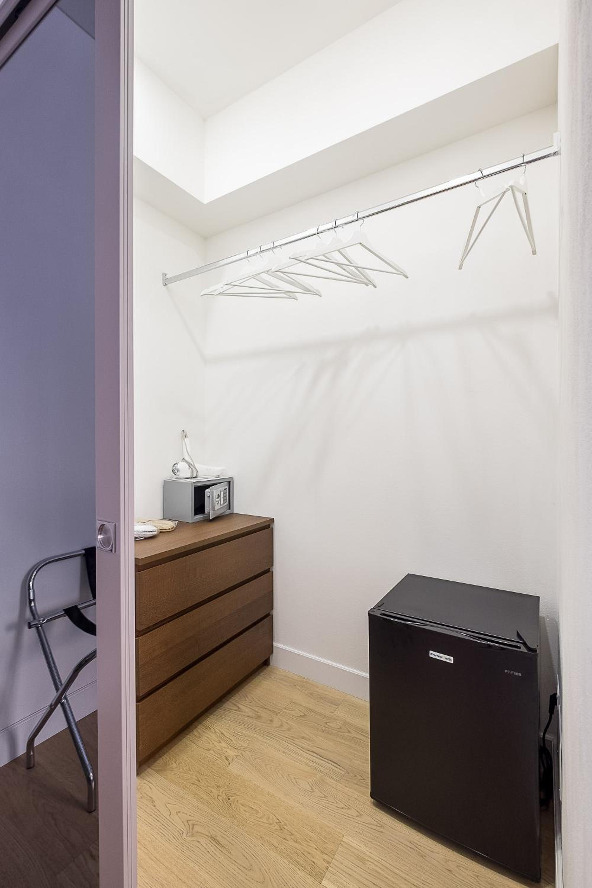Deluxe King Room - Photo 28