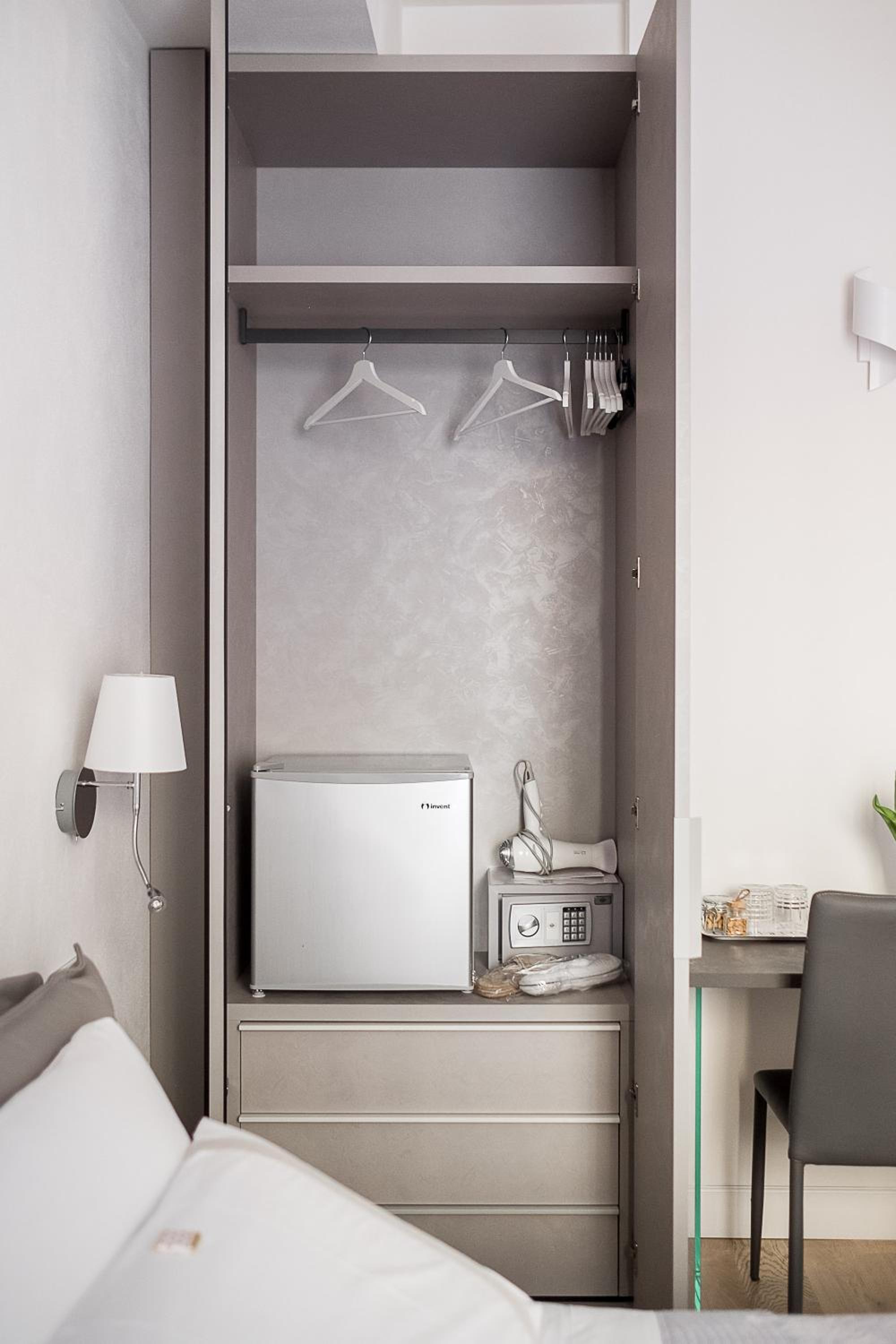 Deluxe Room - Photo 13