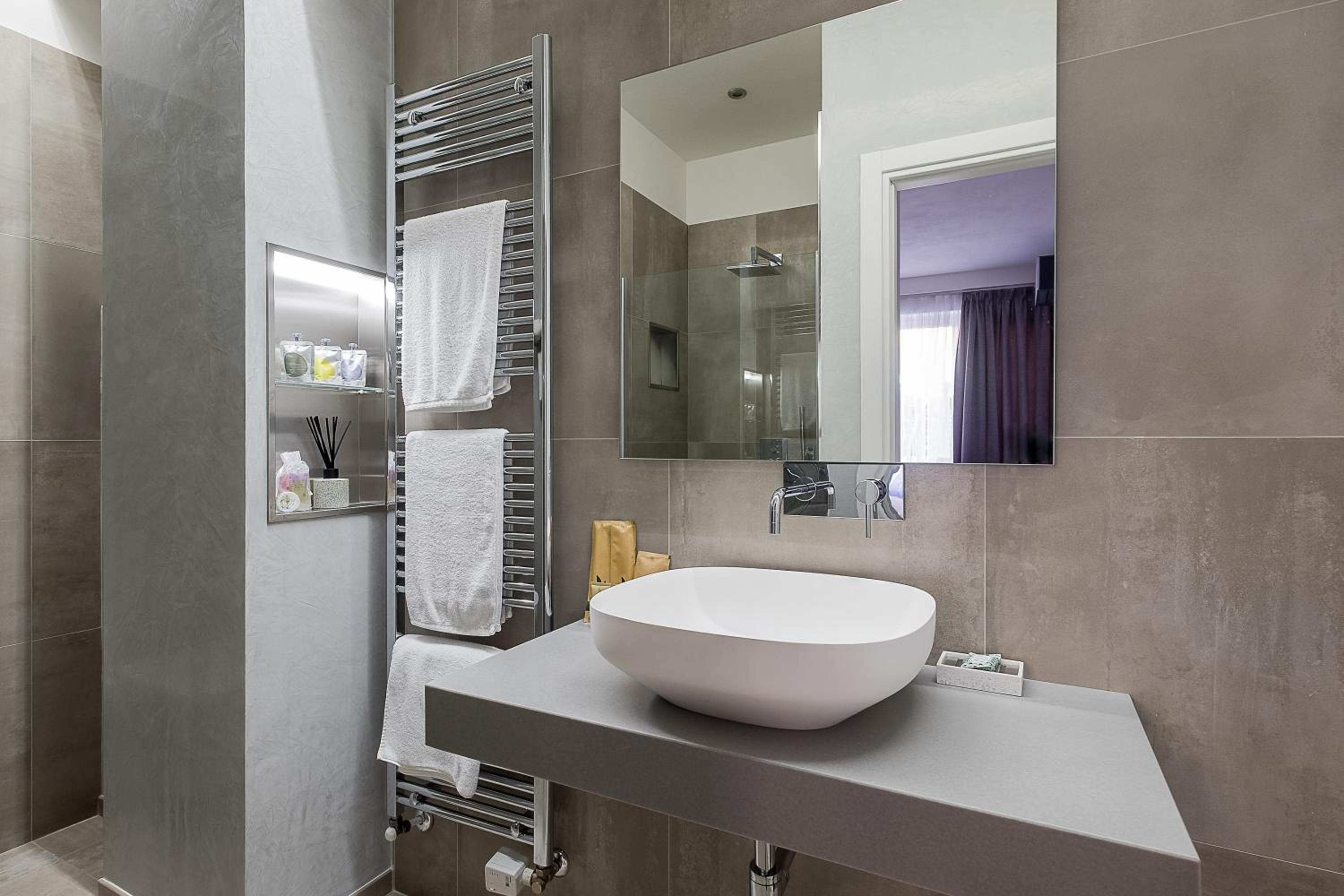 Deluxe Room - Photo 11