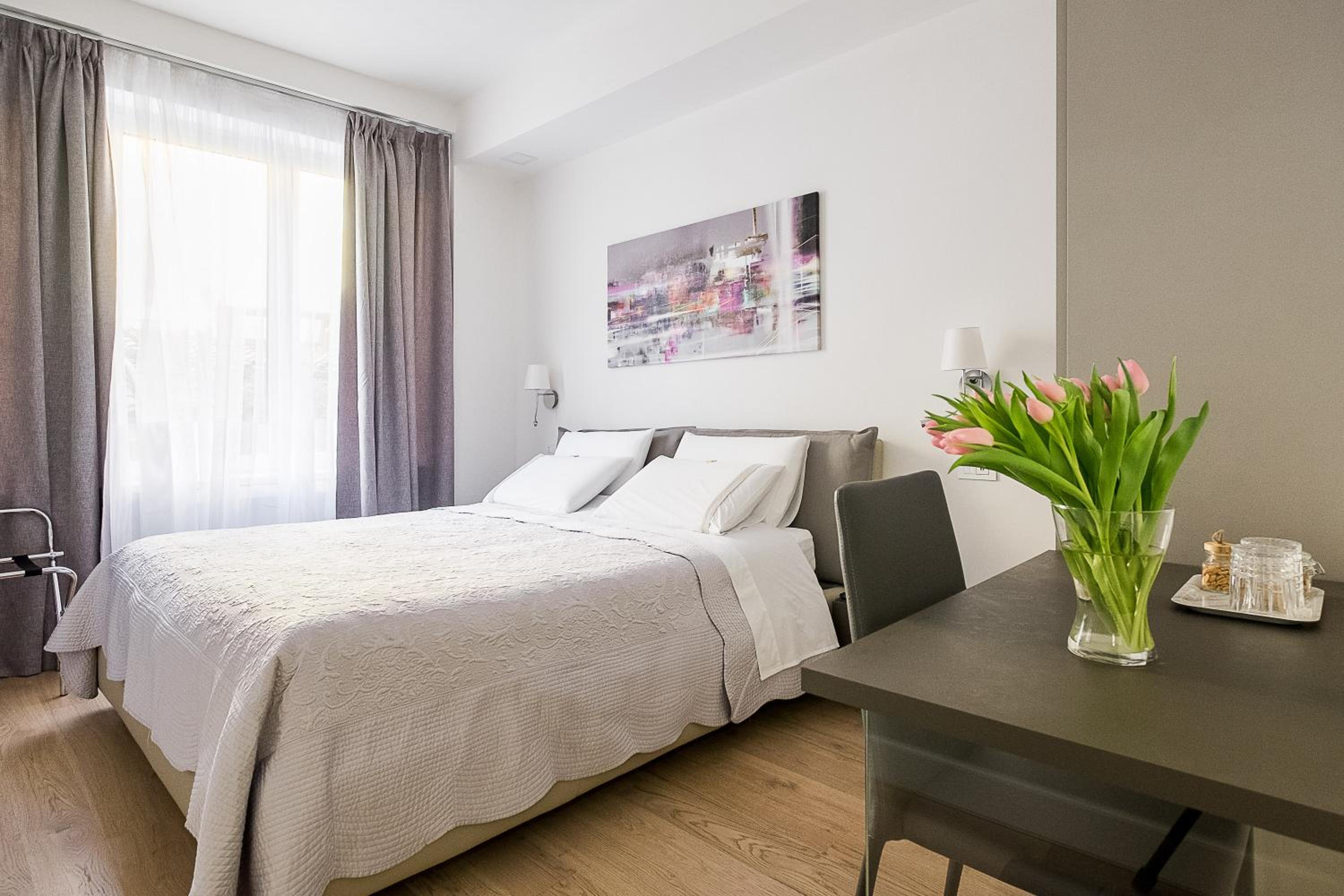 Deluxe Room - Photo 1