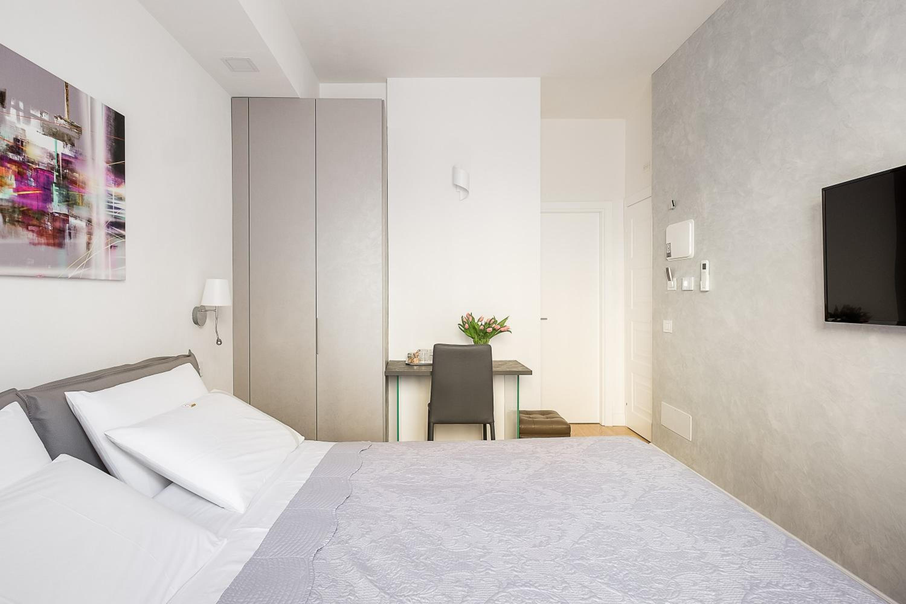 Deluxe Room - Photo 17