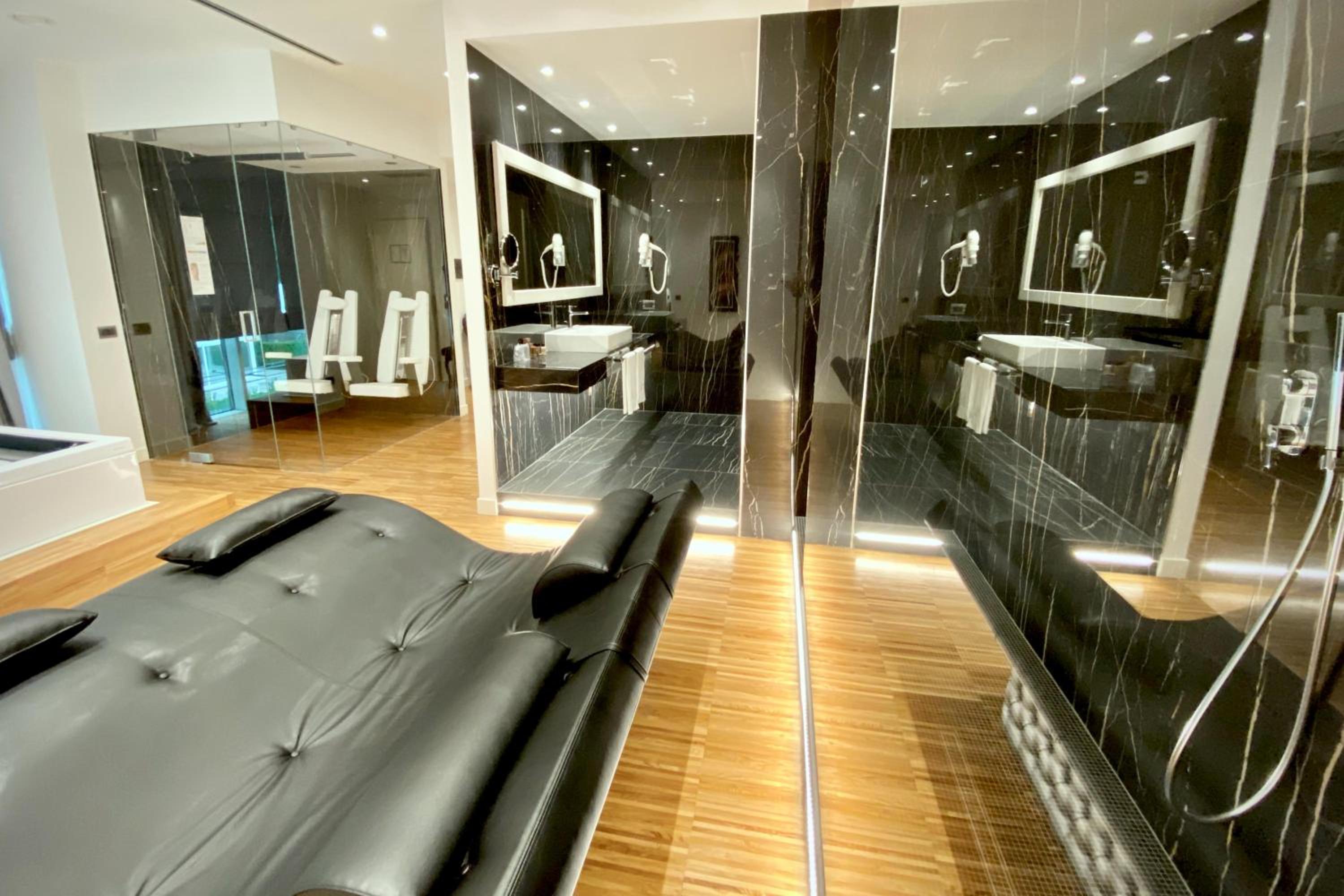 Deluxe Queen Room - Photo 4
