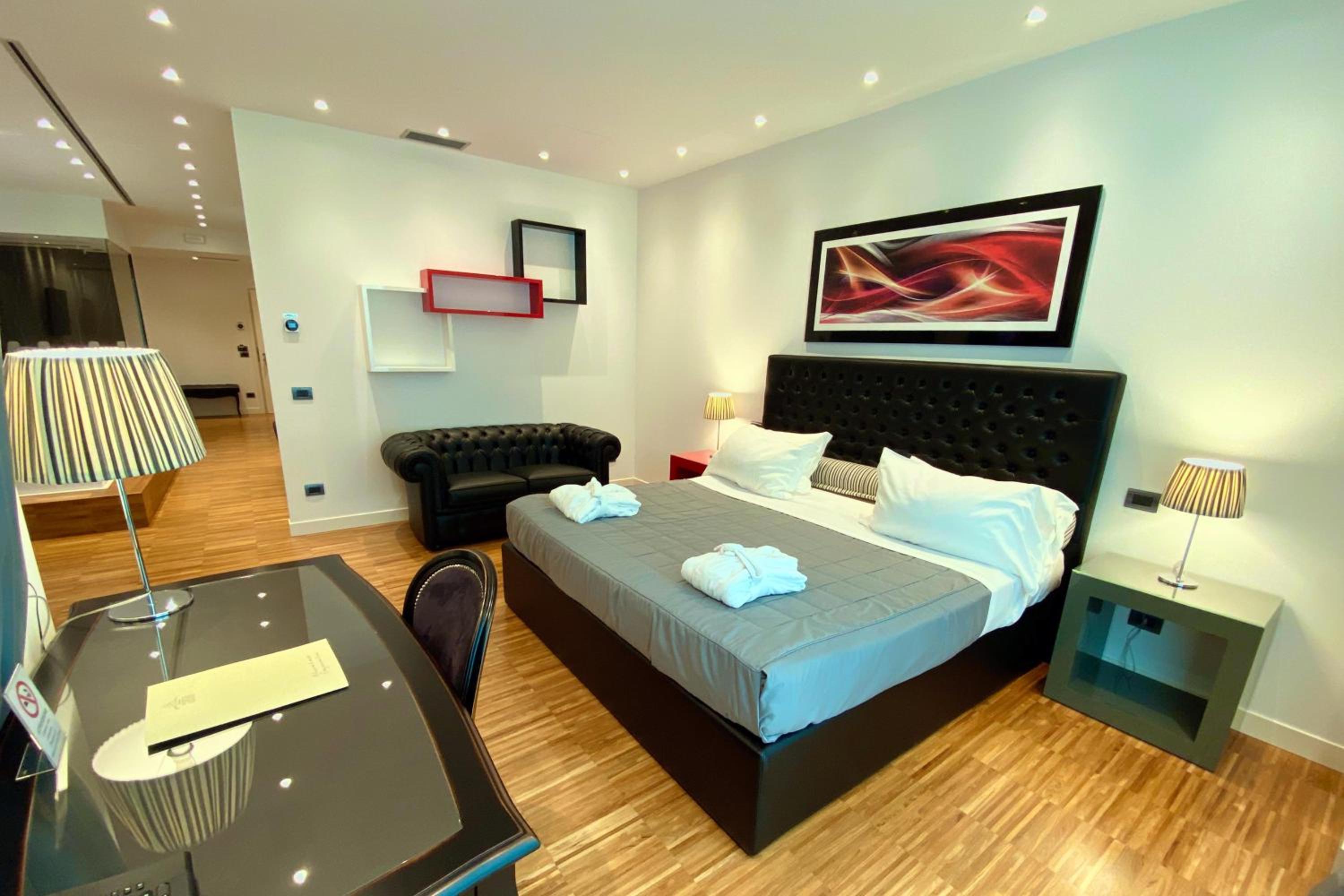 Deluxe Queen Room - Photo 2