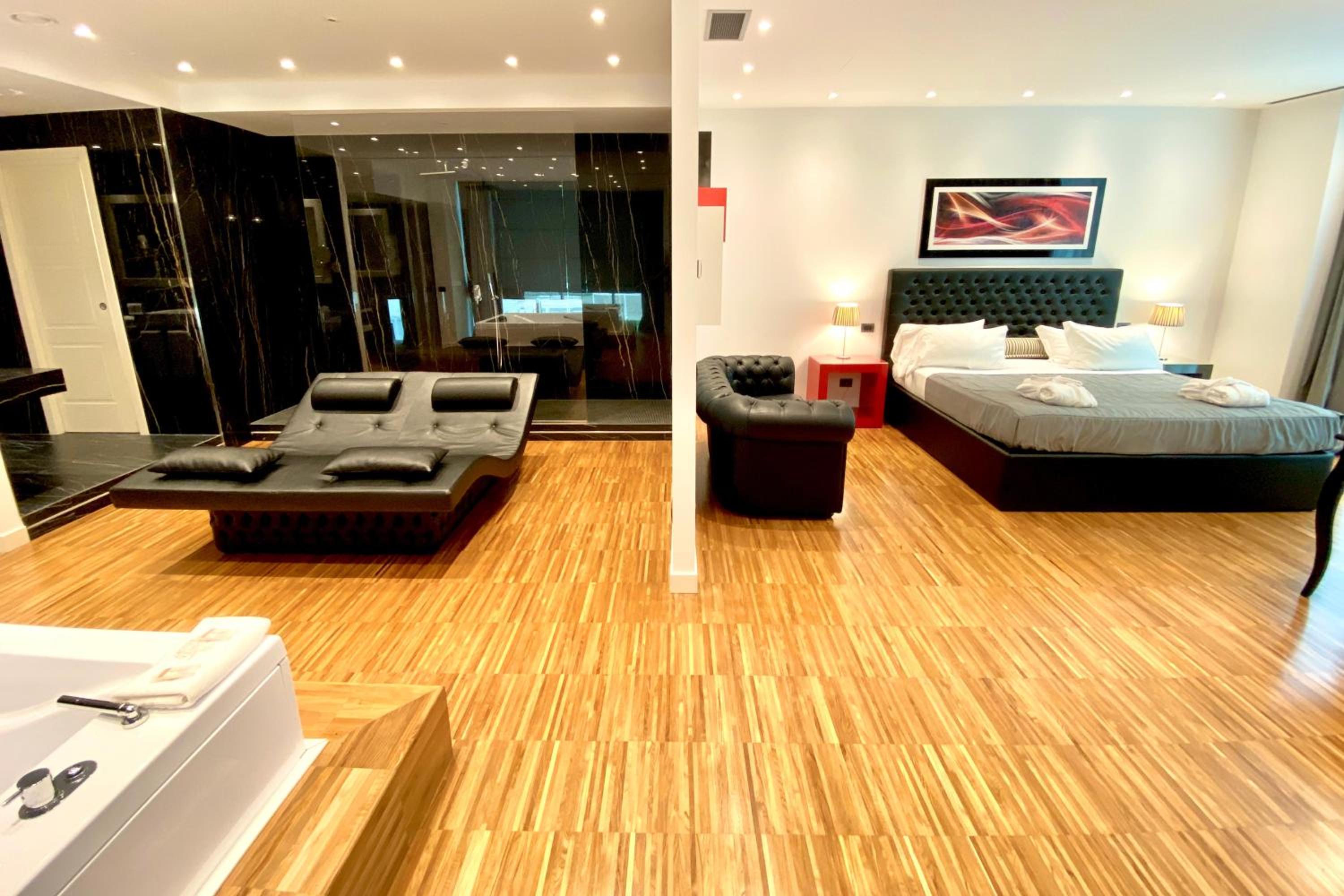 Deluxe Queen Room - Photo 1