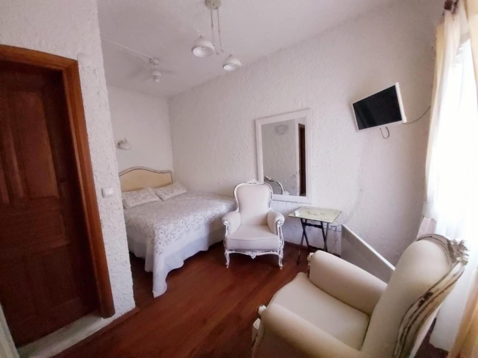 King Room with Garden View - Photo 6