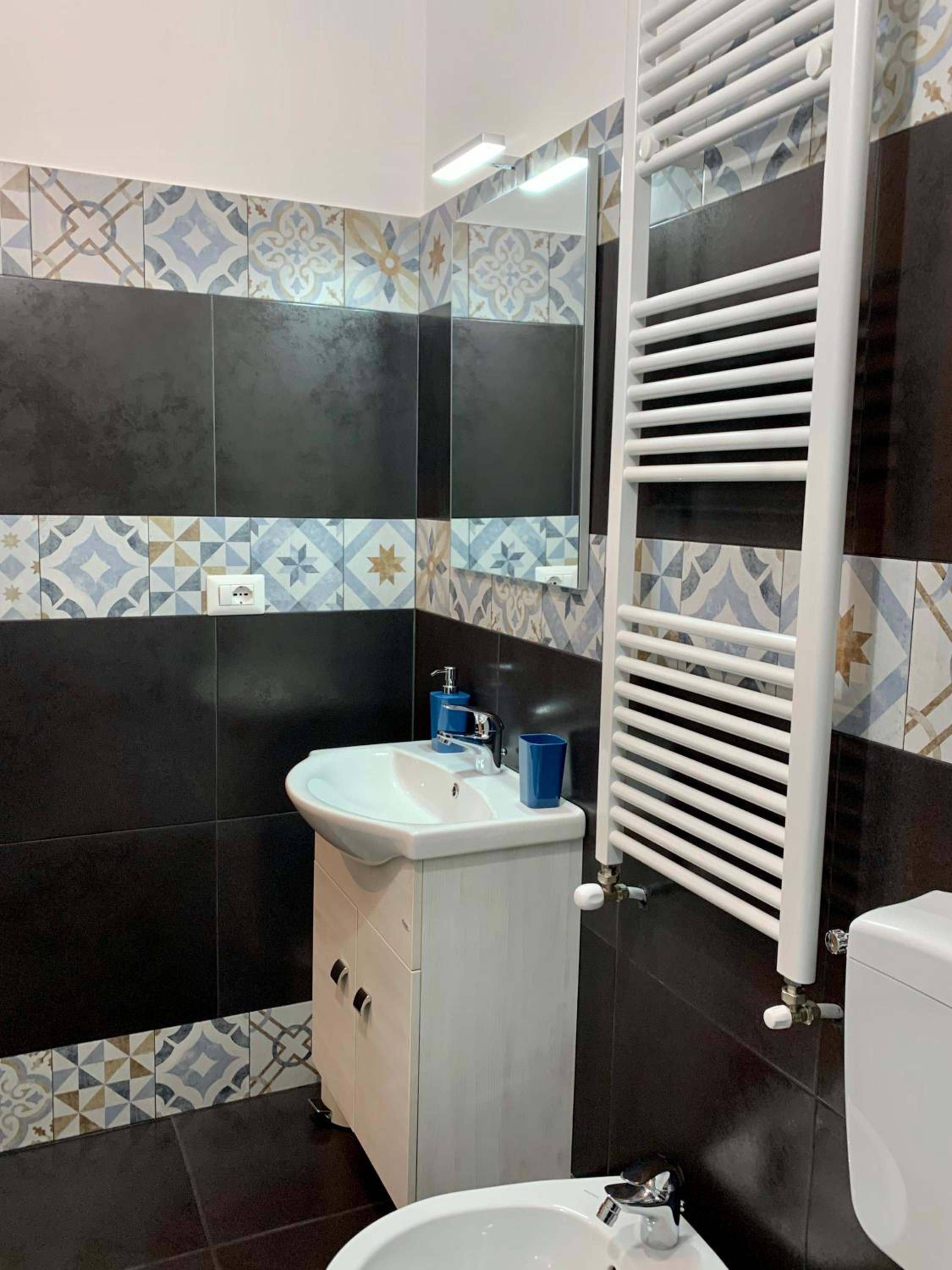 Twin Room with Private Bathroom photo 2