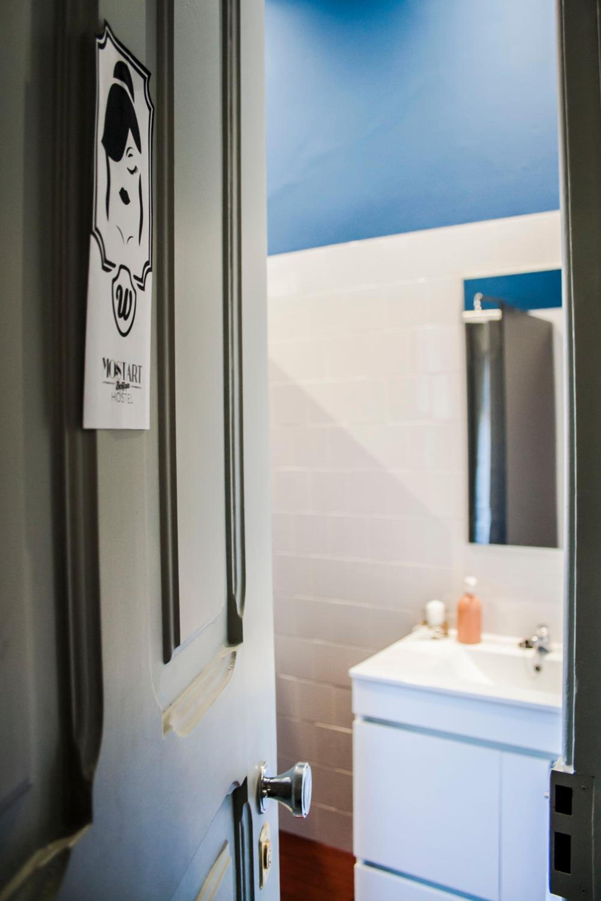 Family Room with Shared Bathroom photo 2