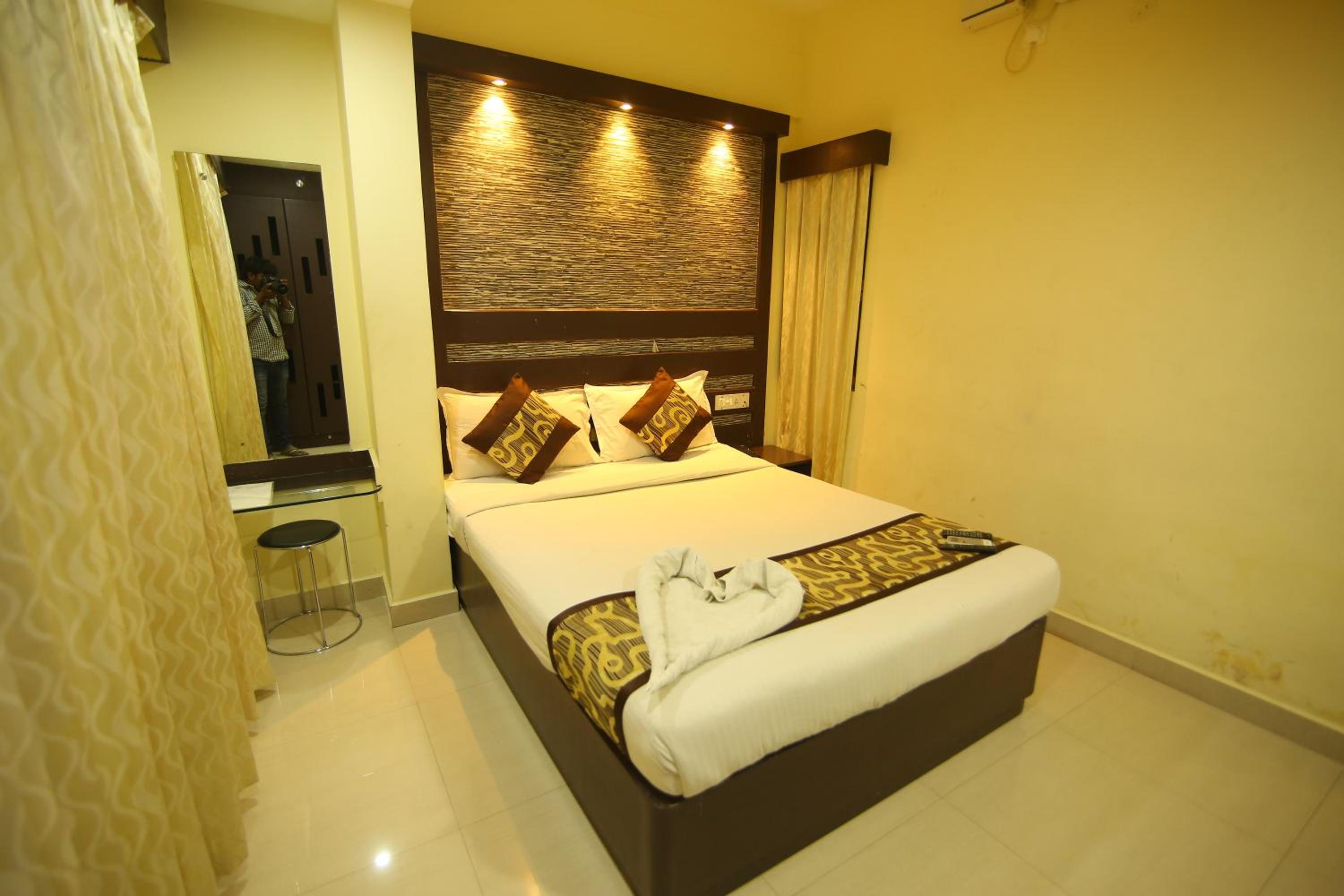 Standard King Room - Photo 1