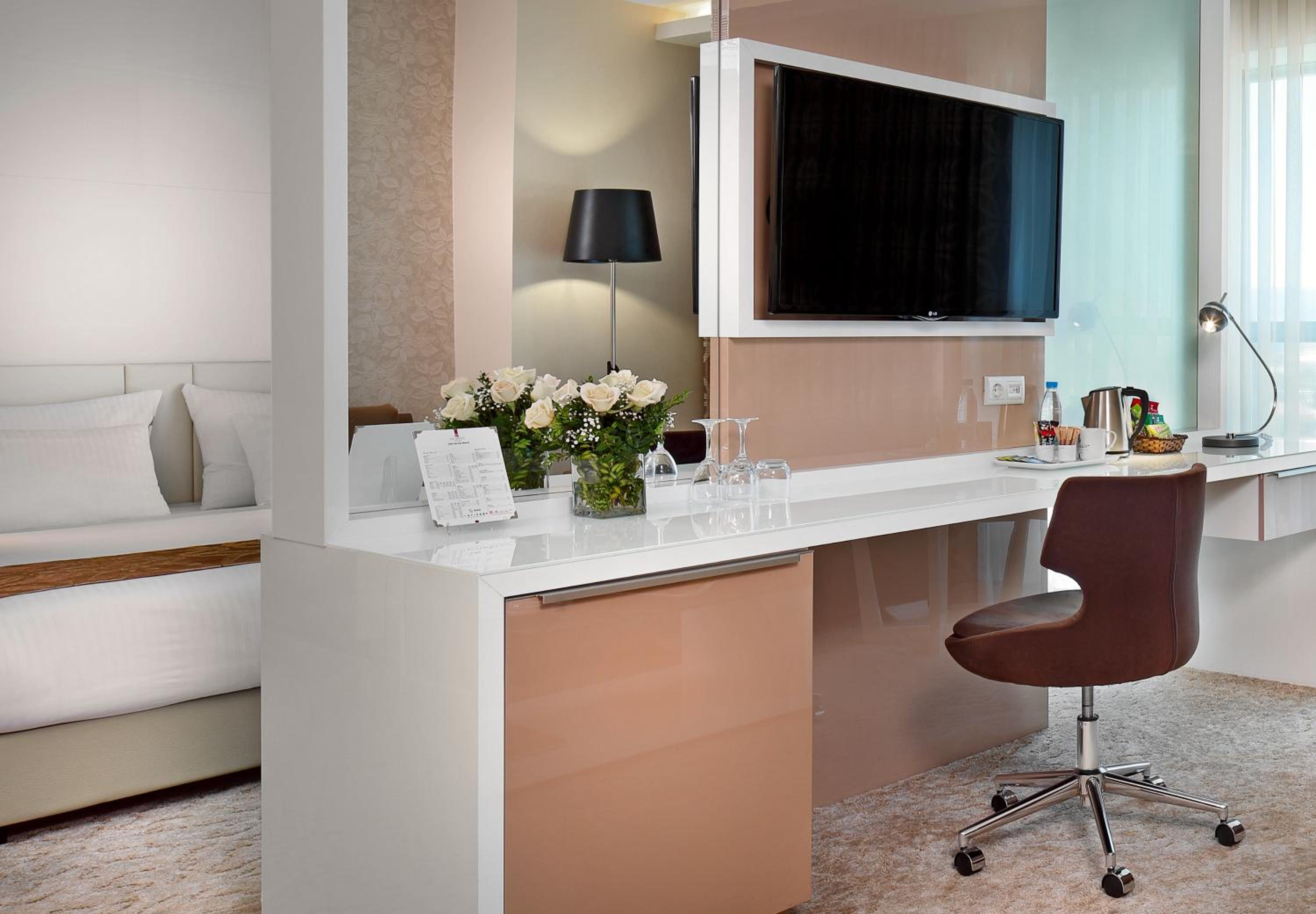 King Suite - Photo 1