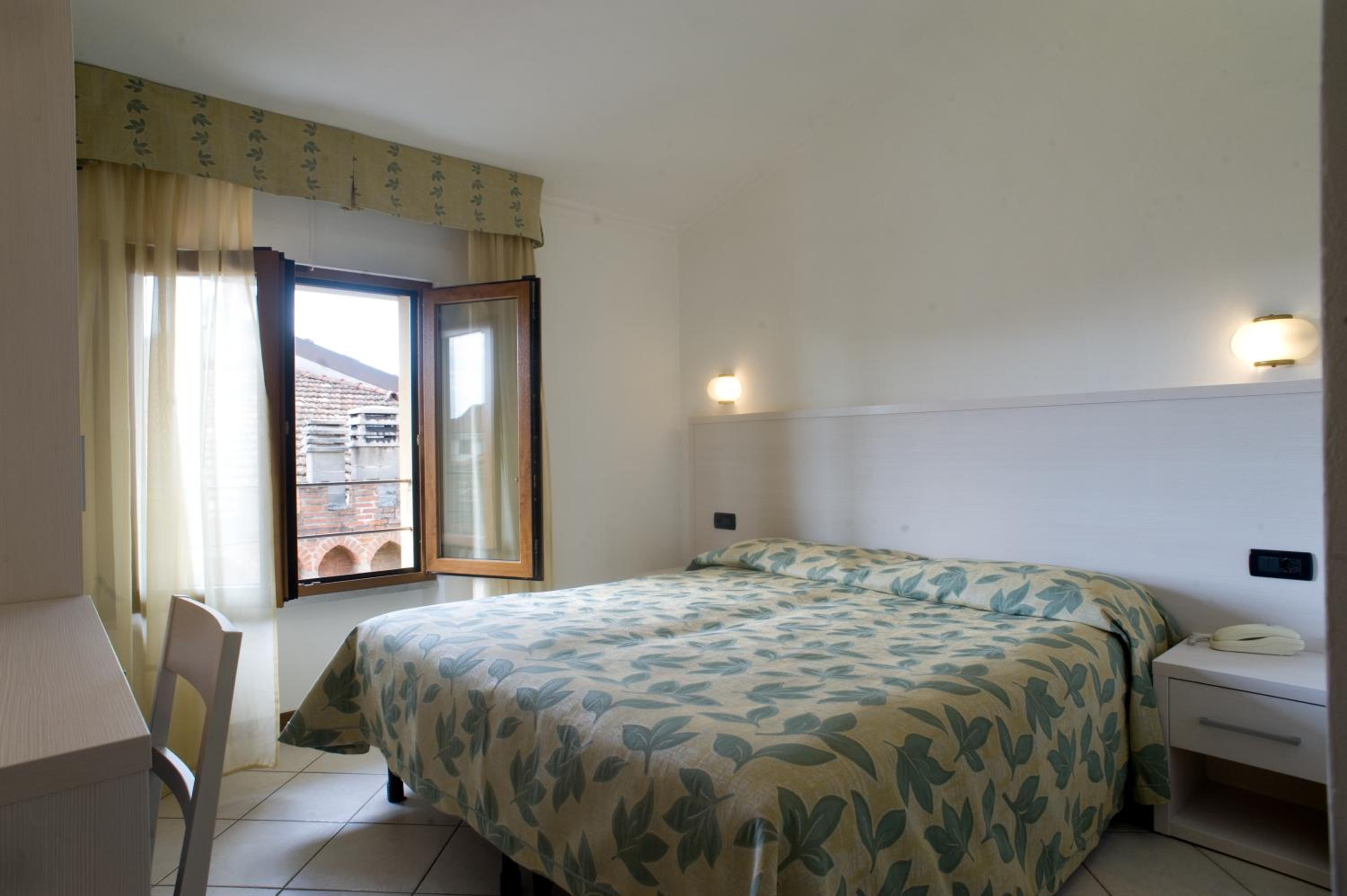 Double Room - Photo 14