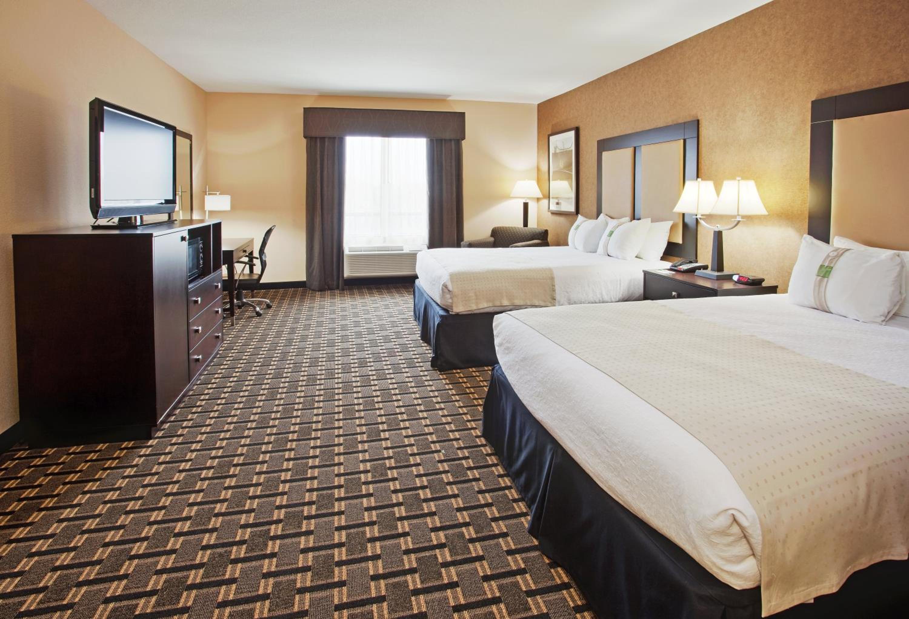 Standard Queen Room with Two Queen Beds and Roll-In Shower - Mobility Access - Photo 1