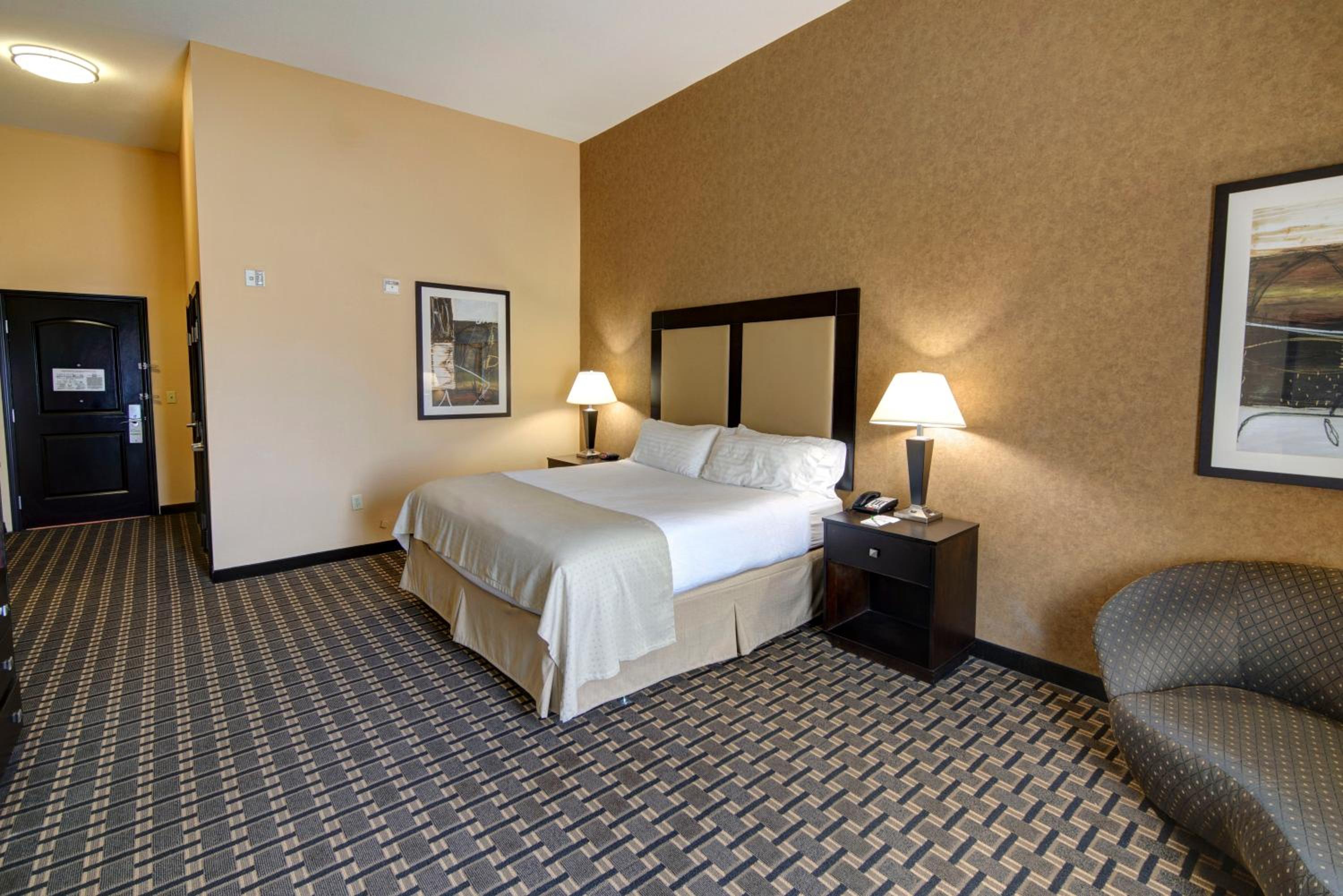 Standard King Room with Accessible Tub - Mobility Access - Photo 4