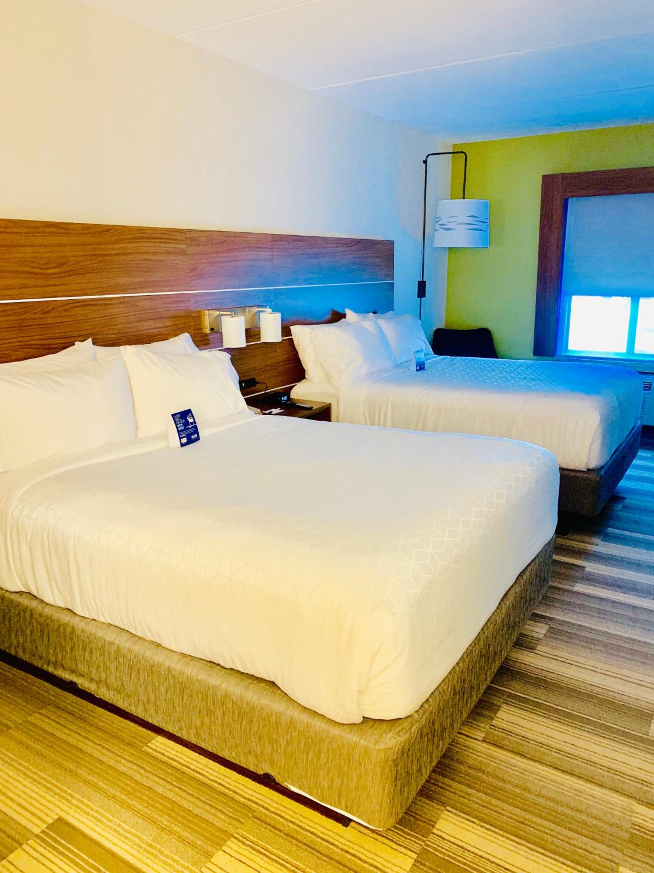 Standard Room with Two Queen Beds - Photo 1