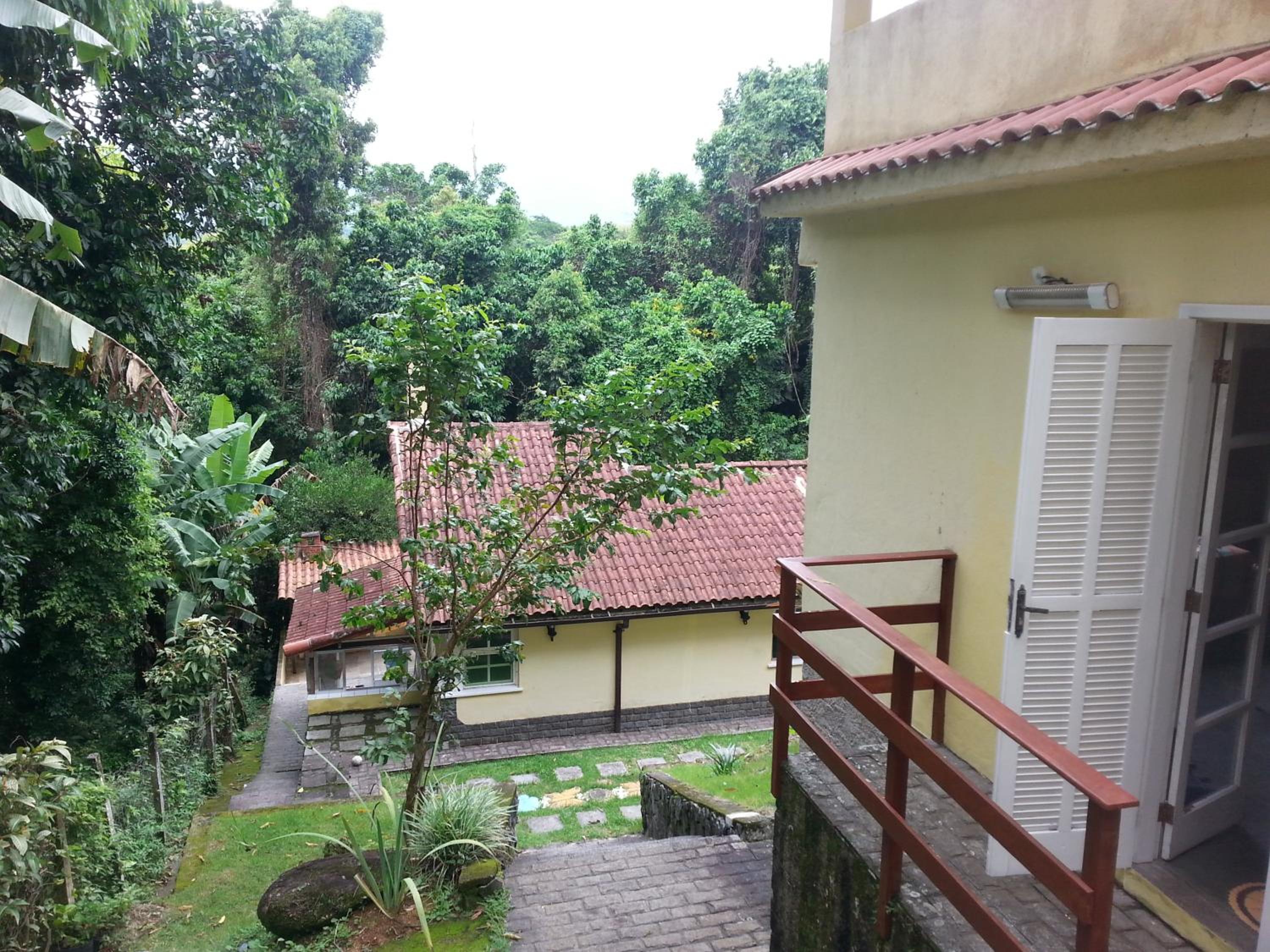 Deluxe Queen Suite - Photo 12