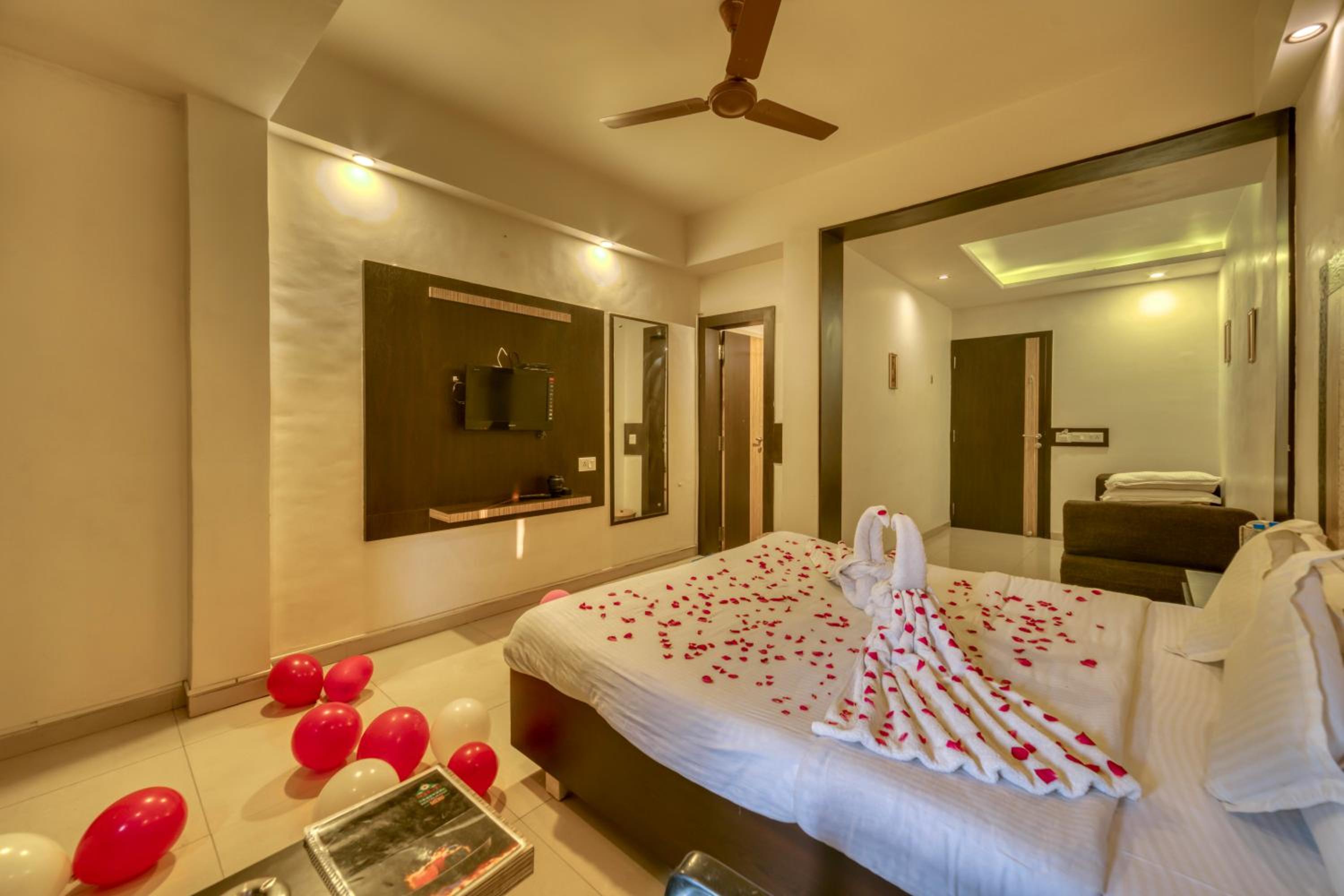 Deluxe Double Room - Aircon photo 3