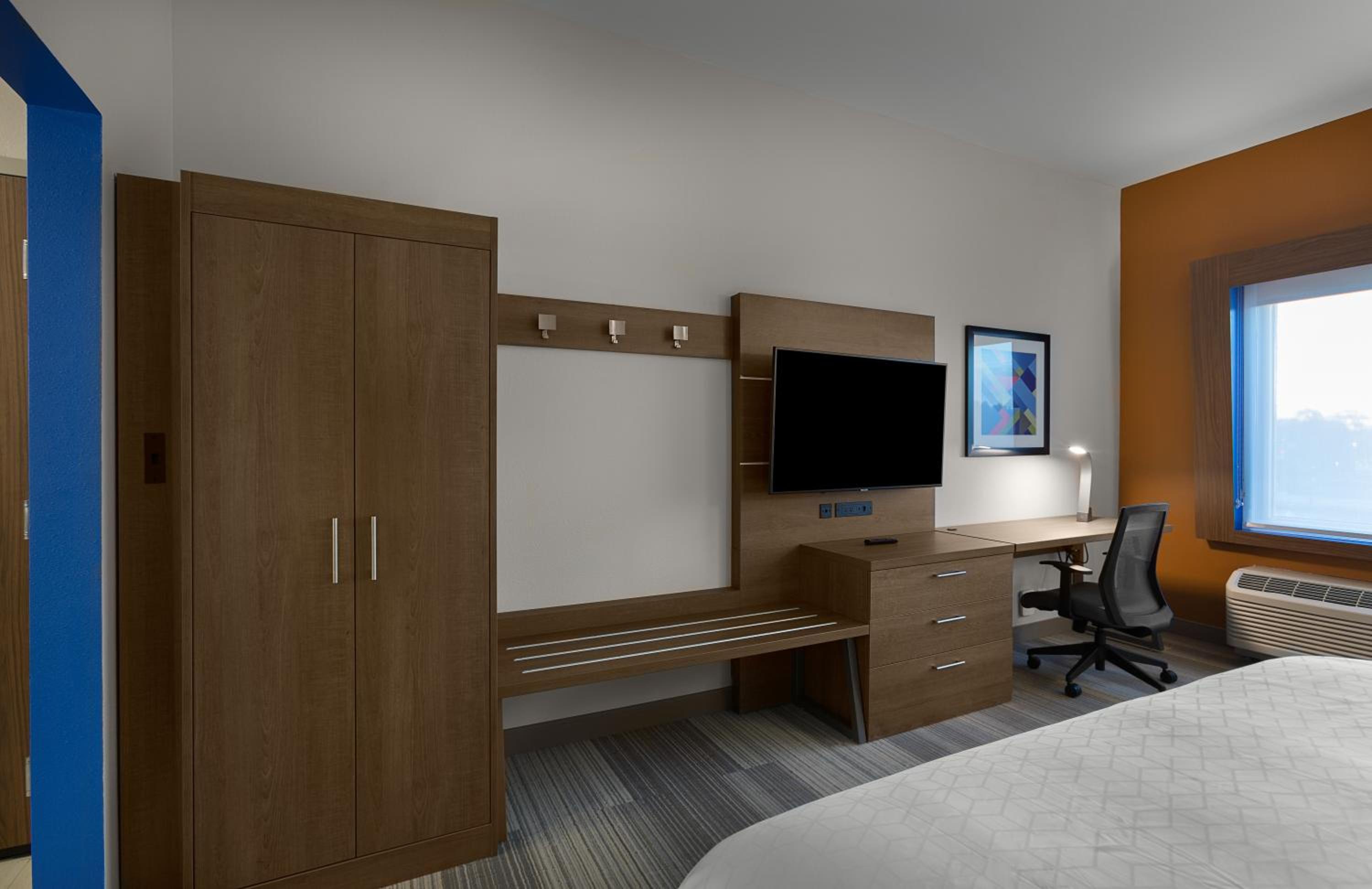 Standard King Room - Photo 3