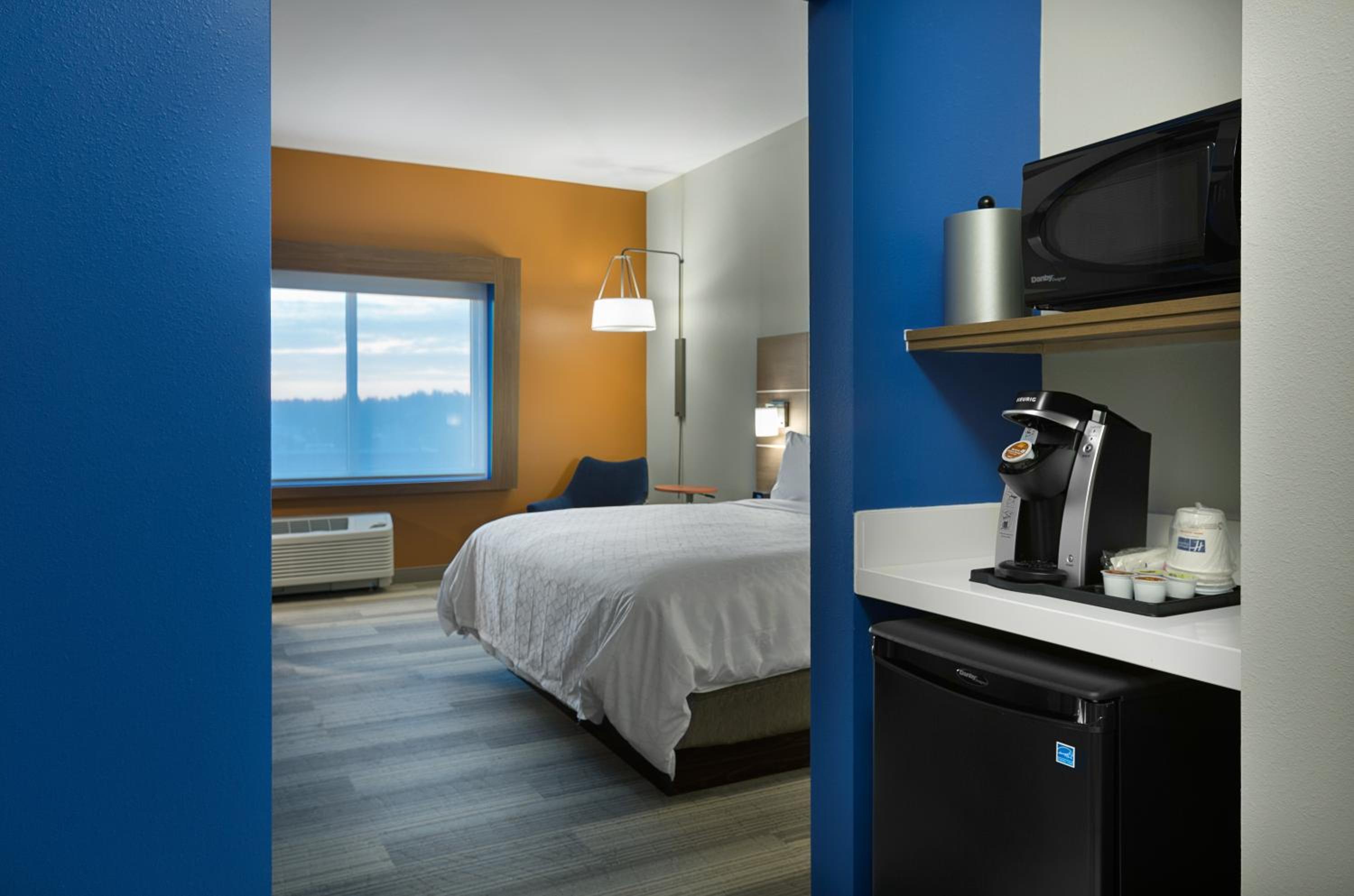 Standard King Room - Photo 7