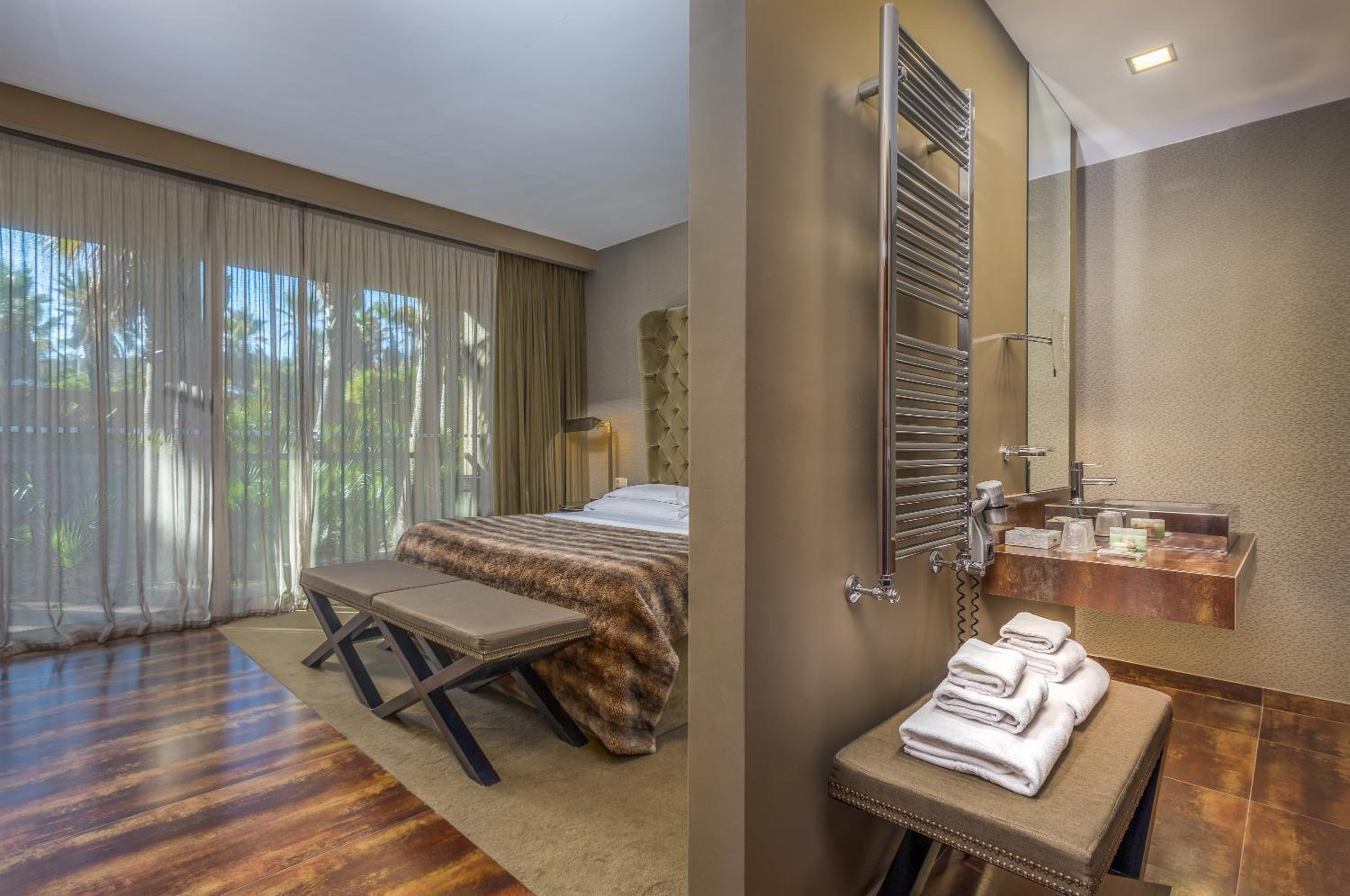 Deluxe Room - Photo 1