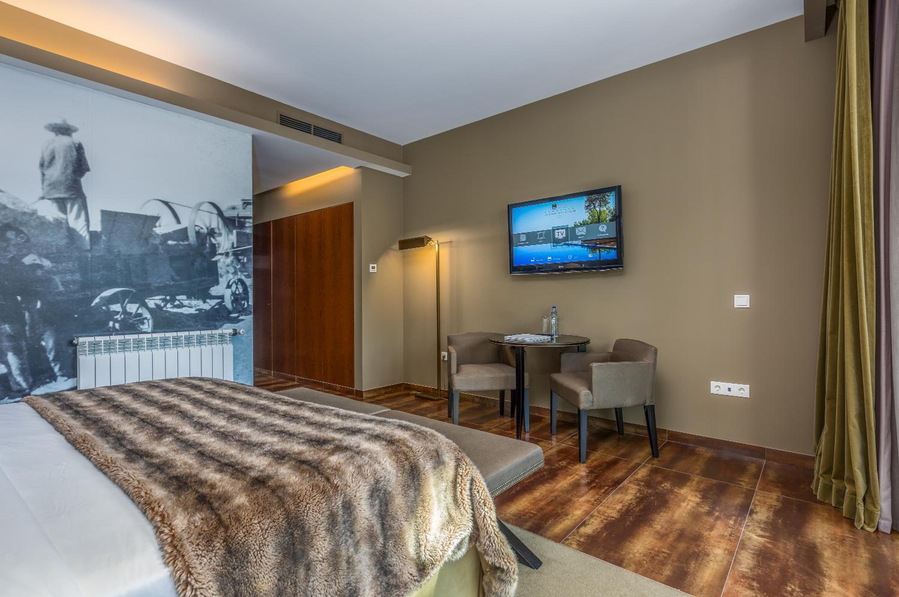Deluxe Room - Photo 3
