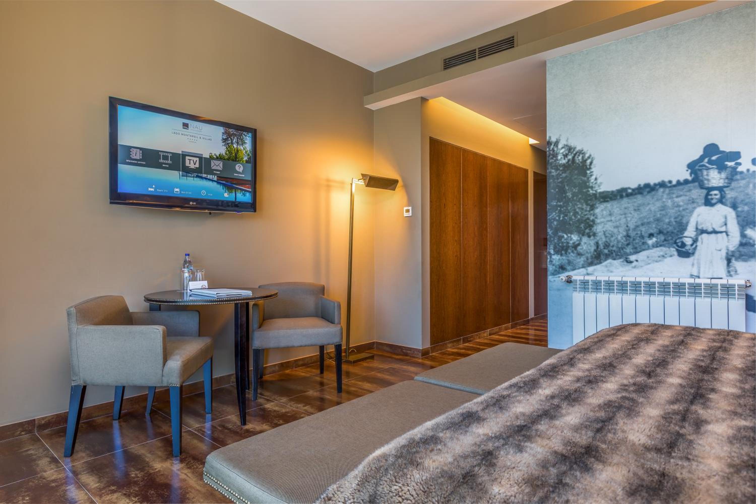 Superior Double Room with Garden and Pool View - Photo 5