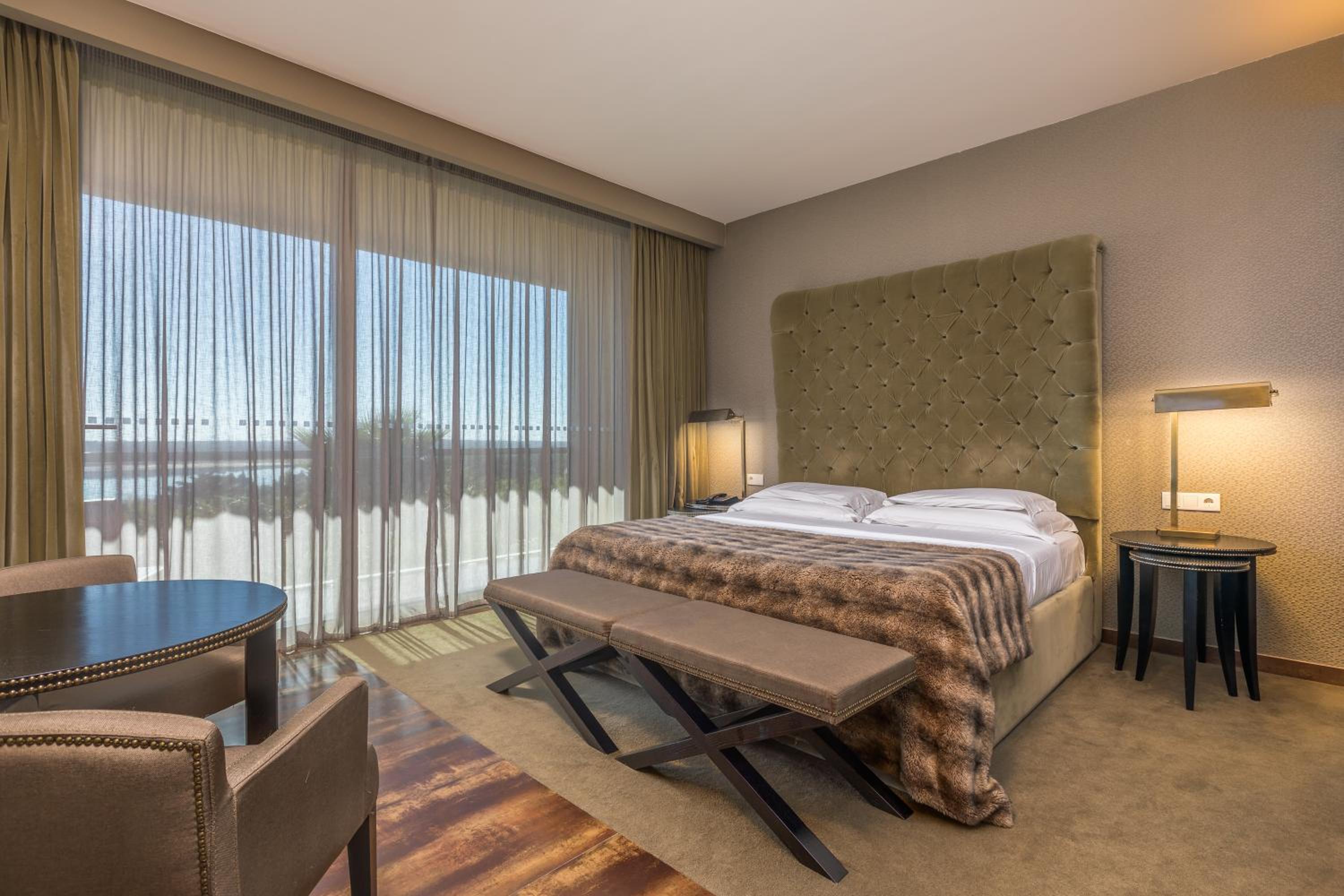 Superior Double Room with Lake View - Photo 3