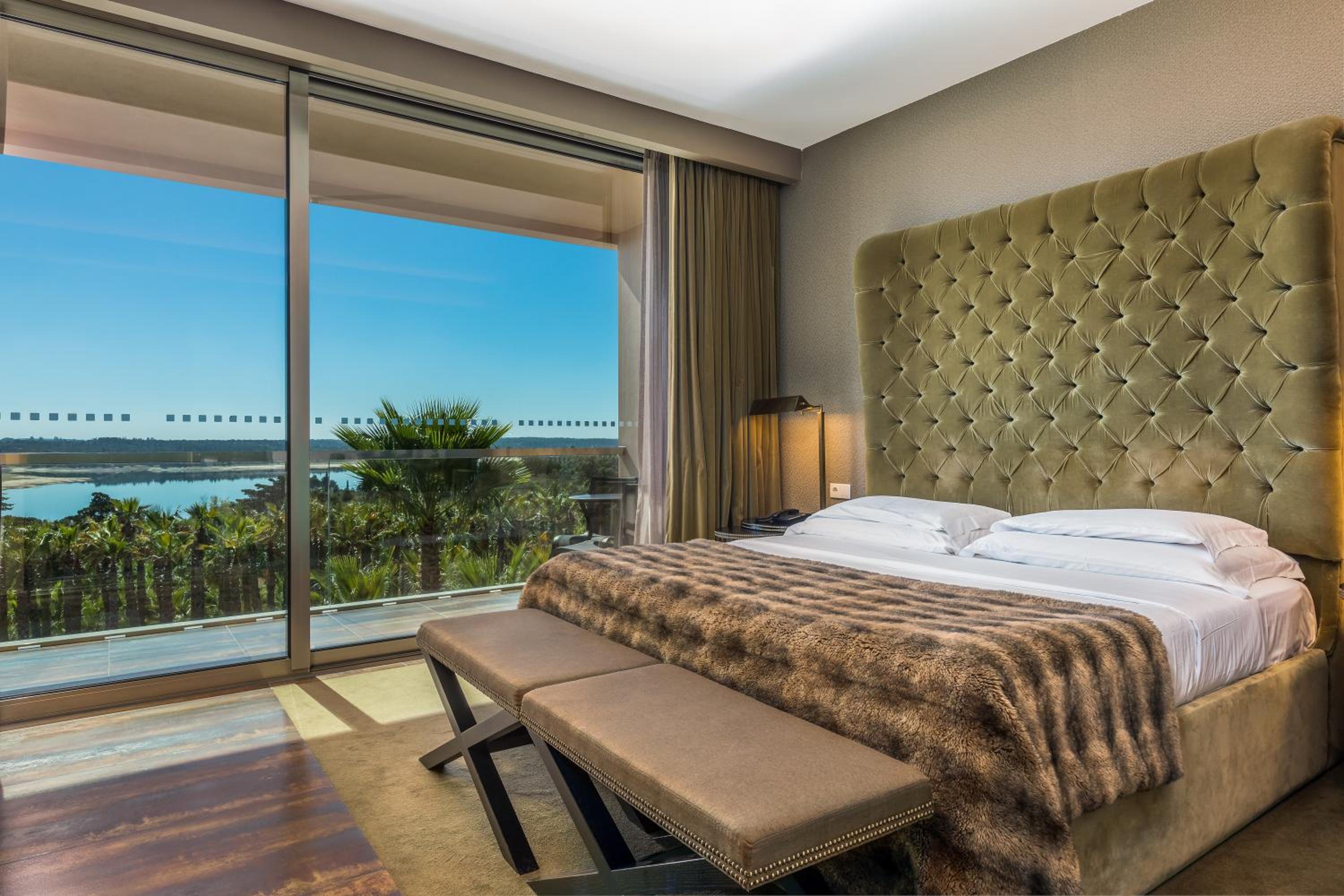 Superior Double Room with Lake View - Photo 2