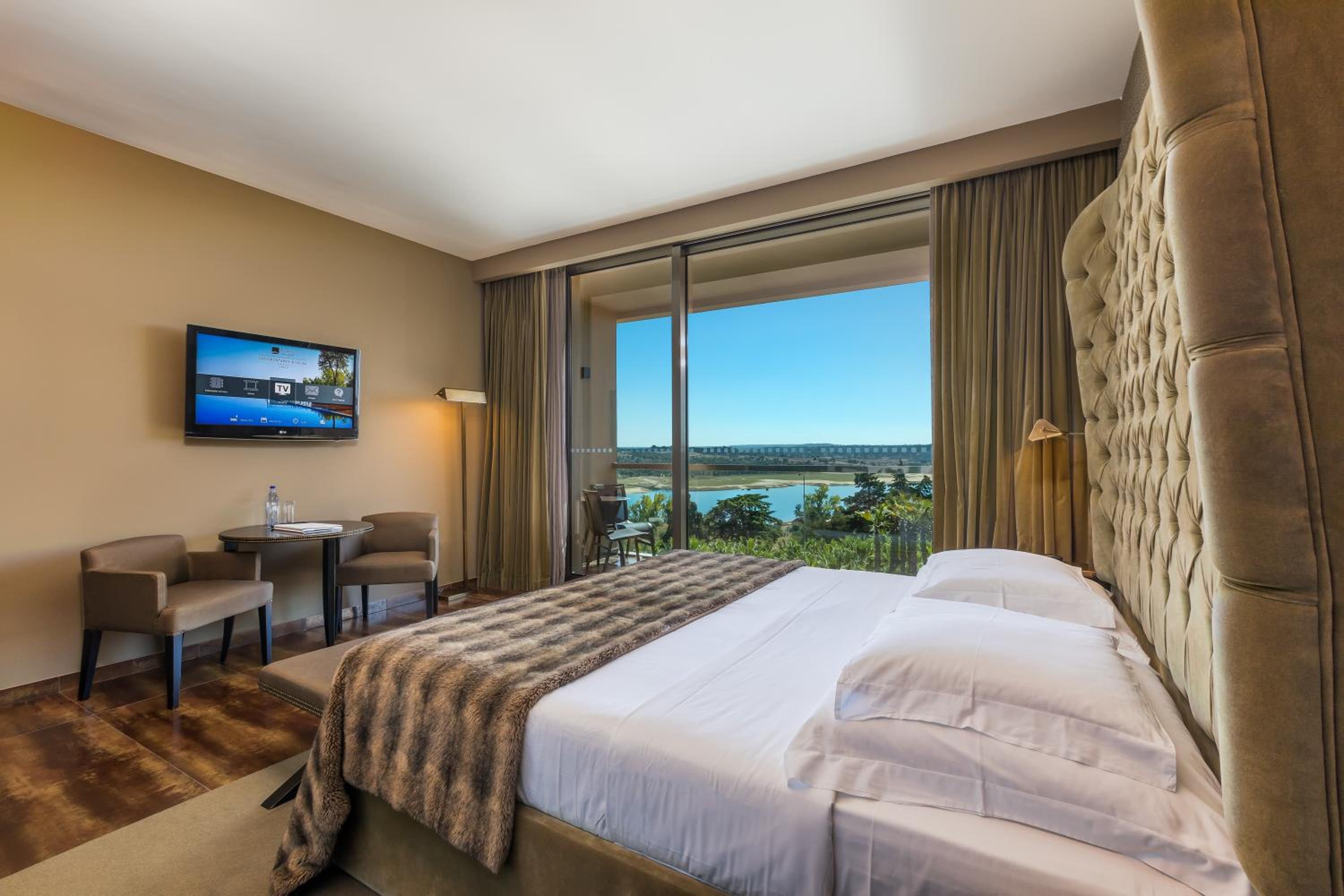 Superior Double Room with Lake View - Photo 1