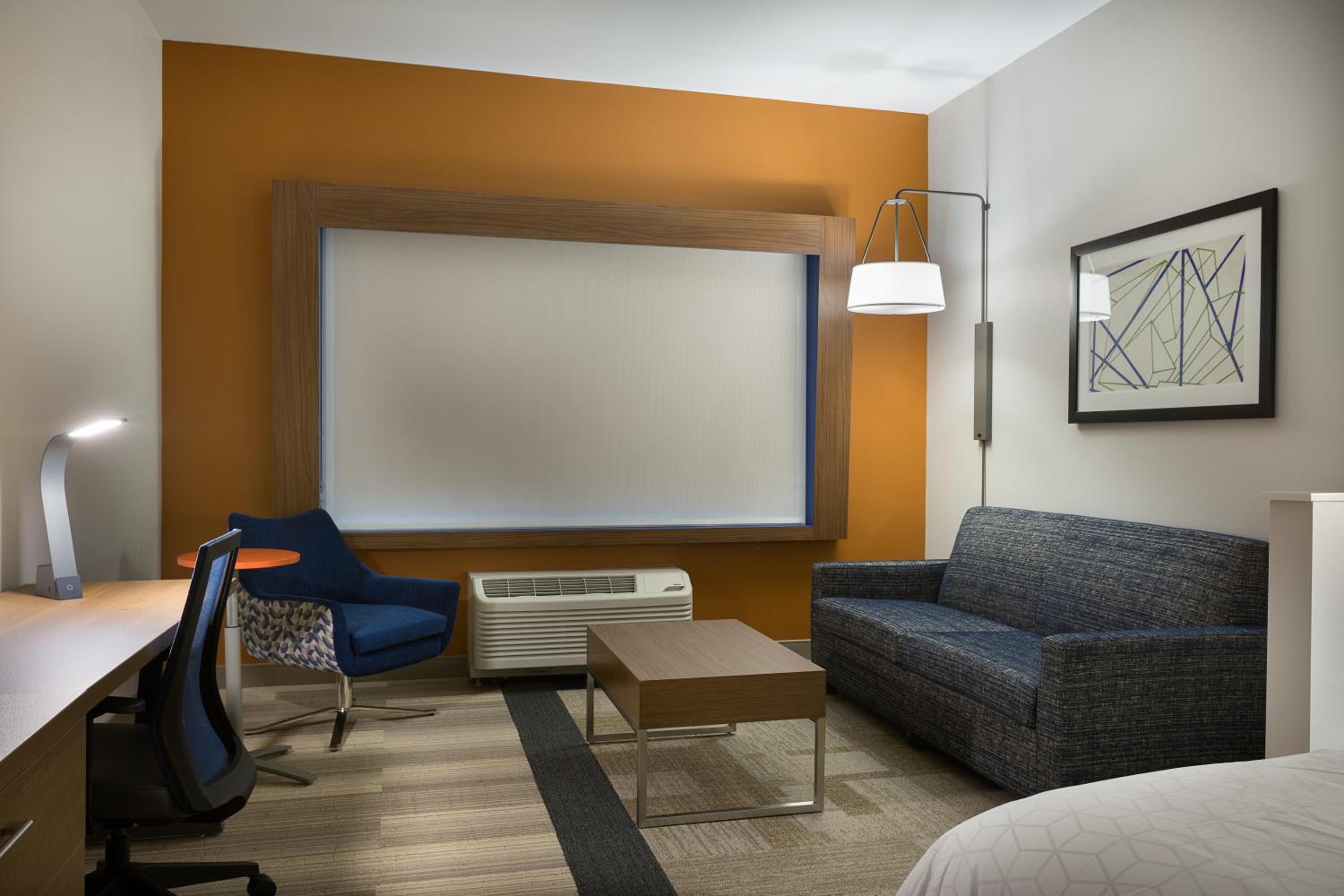 King Suite - Non-Smoking - Photo 2