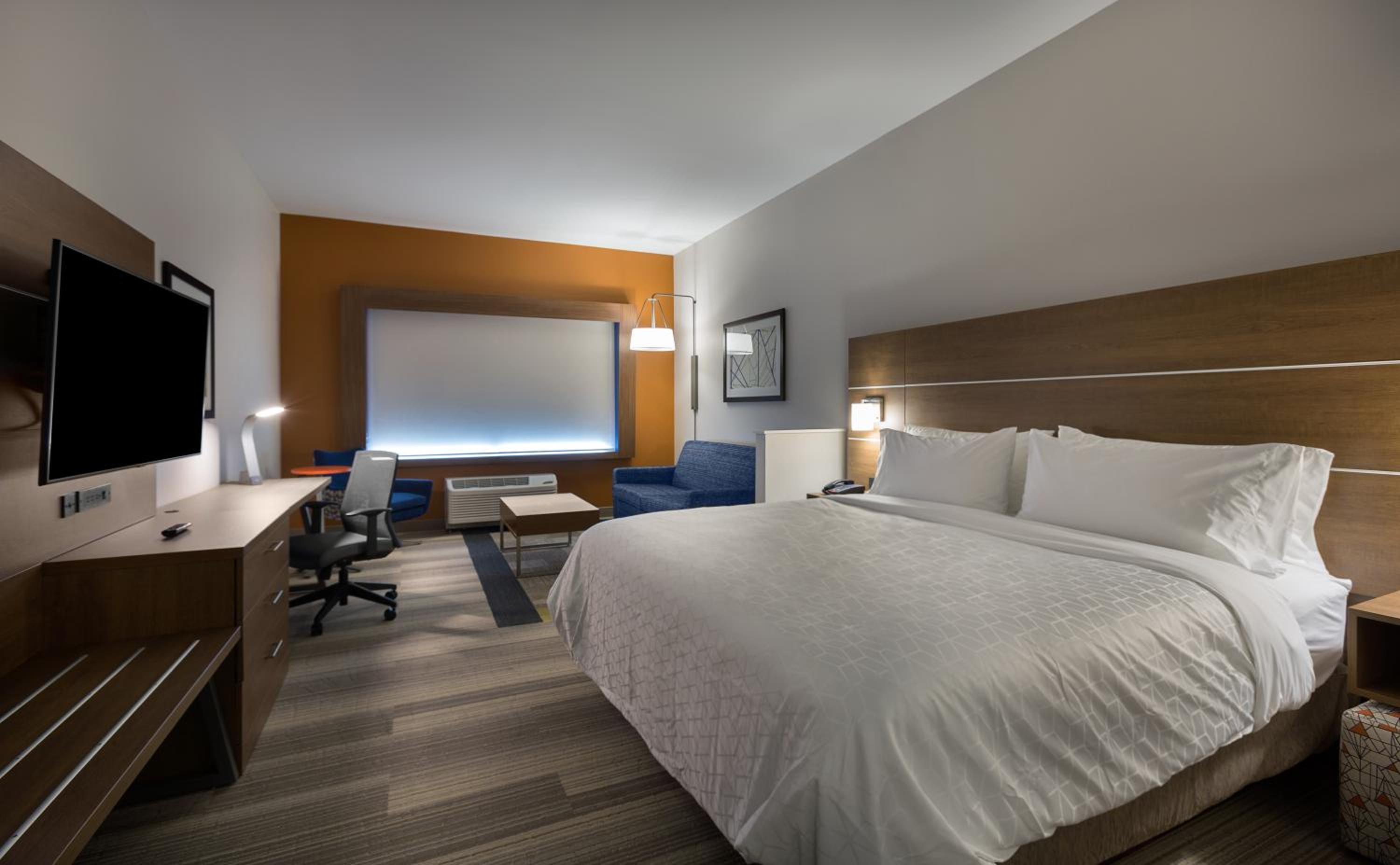 King Suite - Non-Smoking - Photo 1