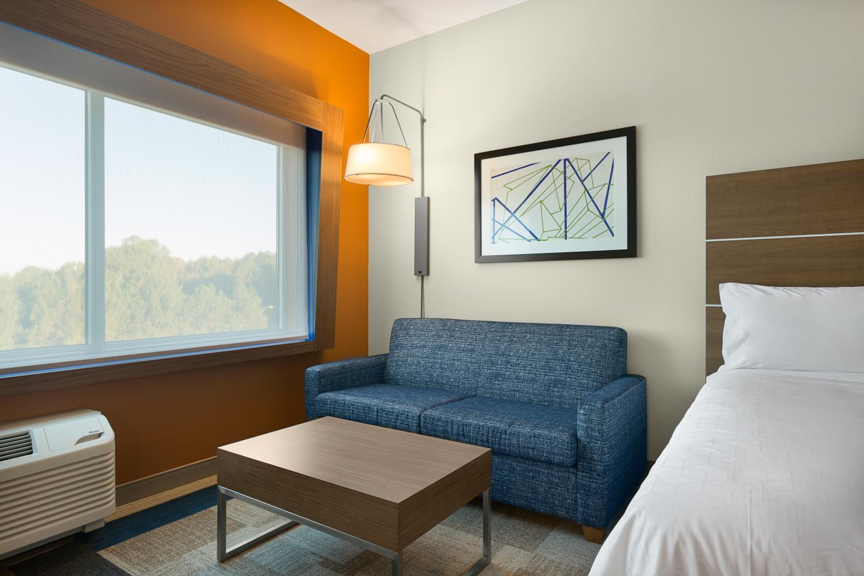 Suite with Two Queen Beds - Photo 3