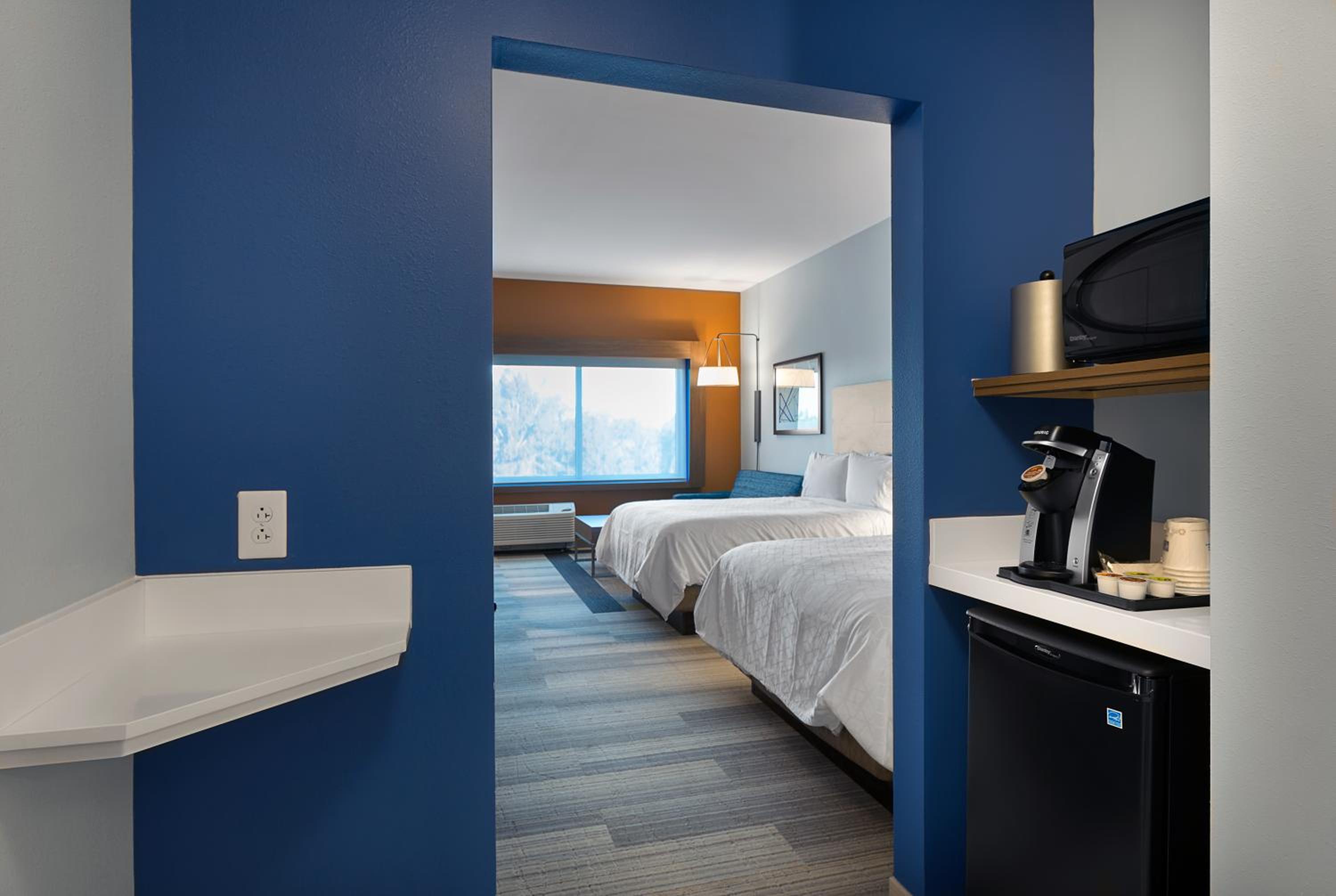 Suite with Two Queen Beds - Photo 2