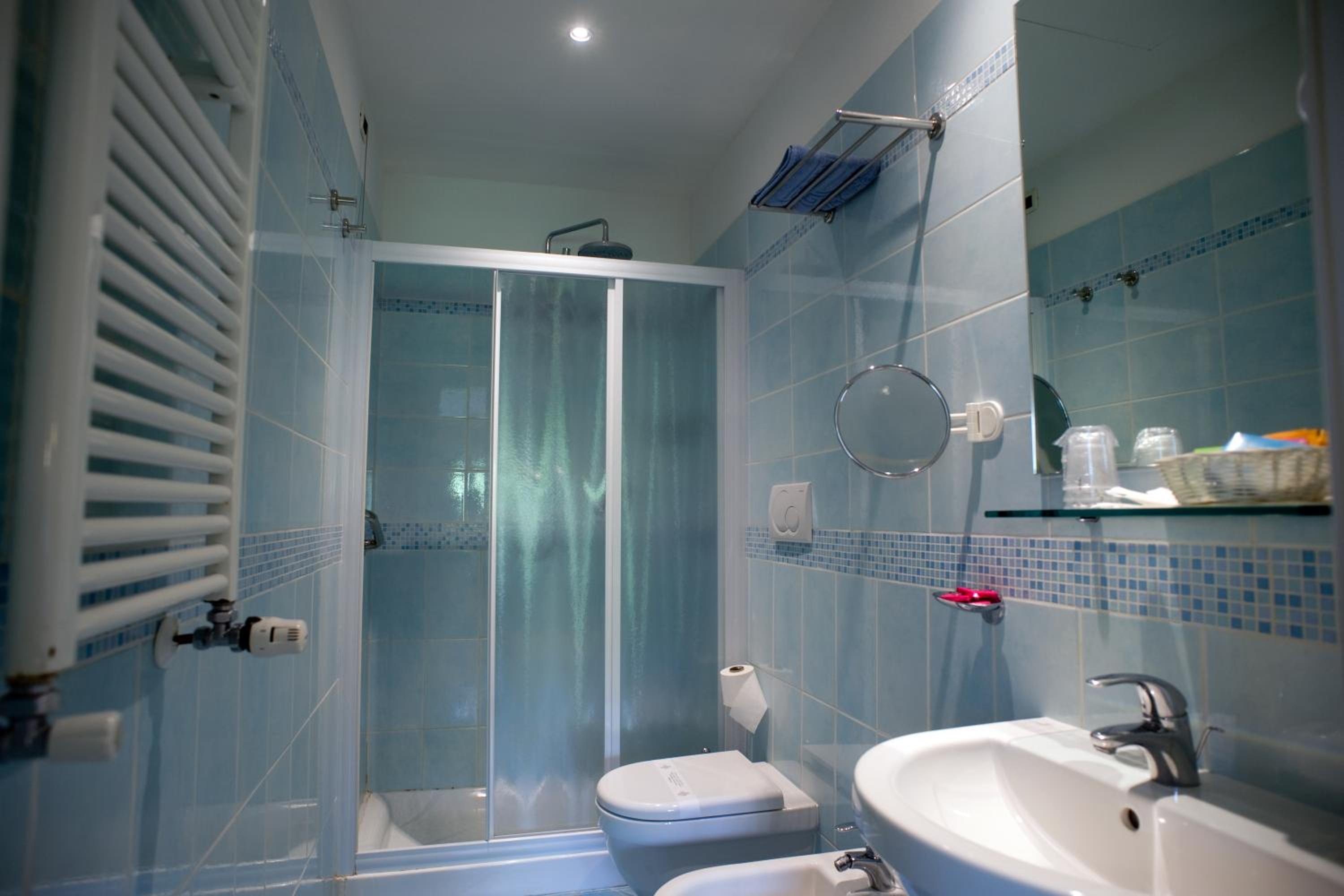 Double Room - Photo 3