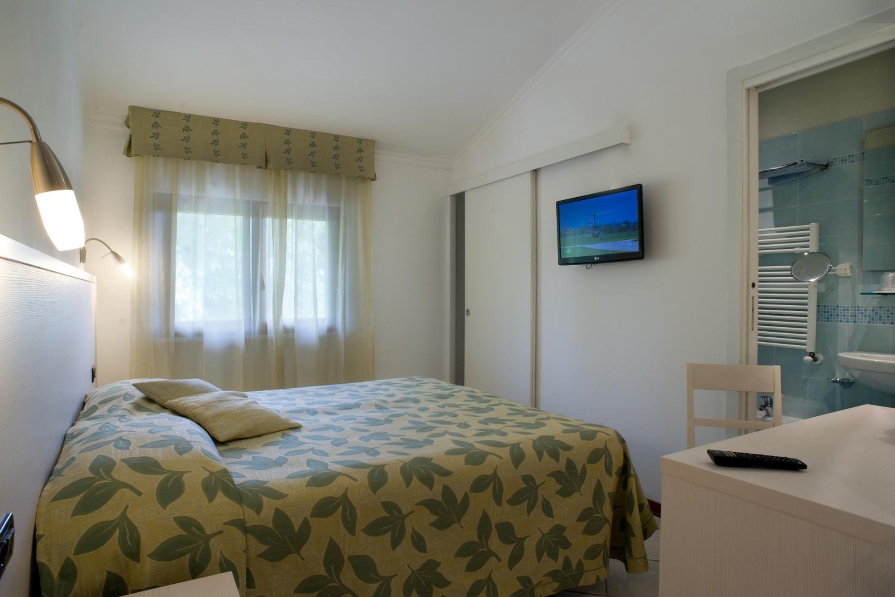 Double Room - Photo 19