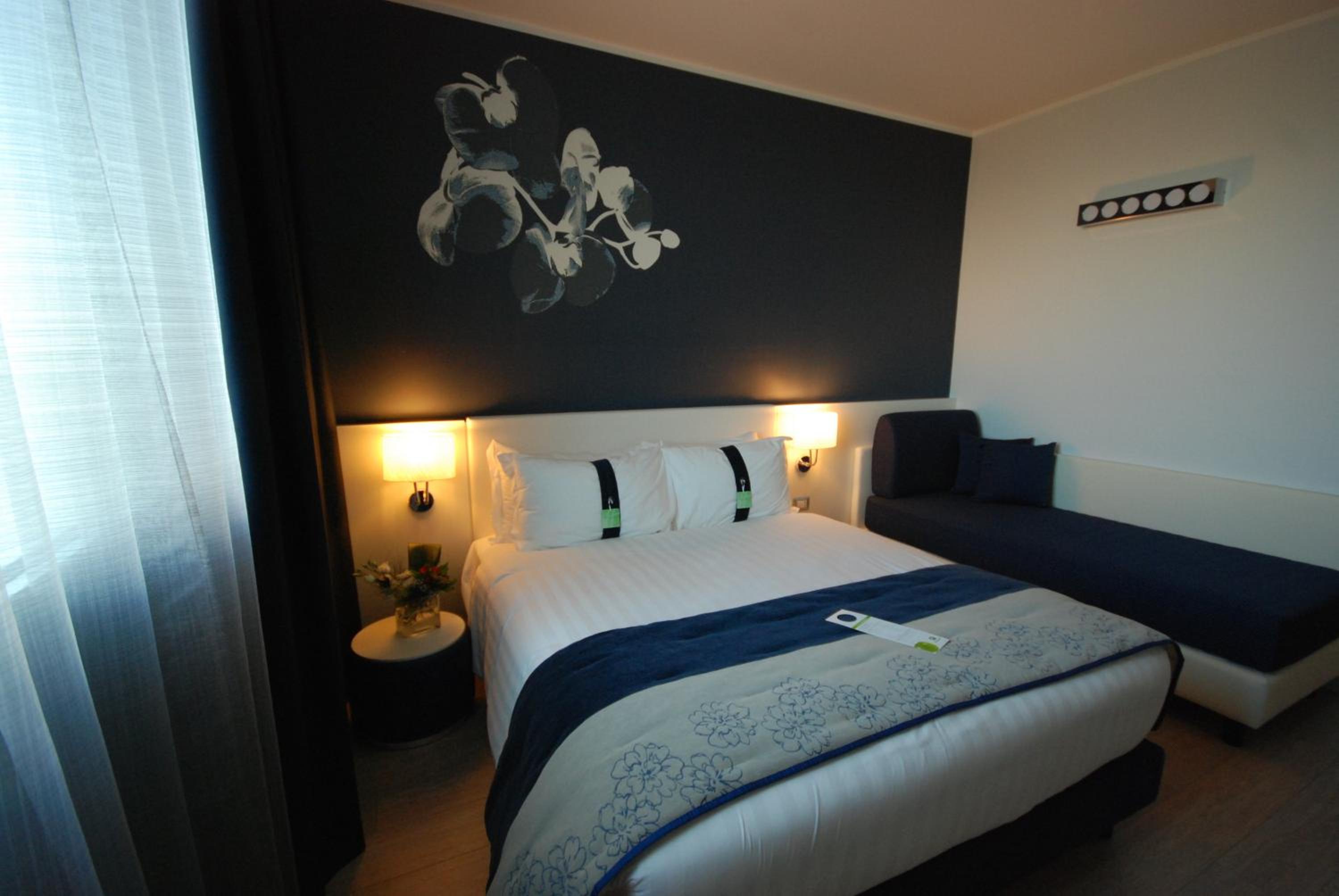 Standard Double Room with Single Sofa Bed - Photo 6